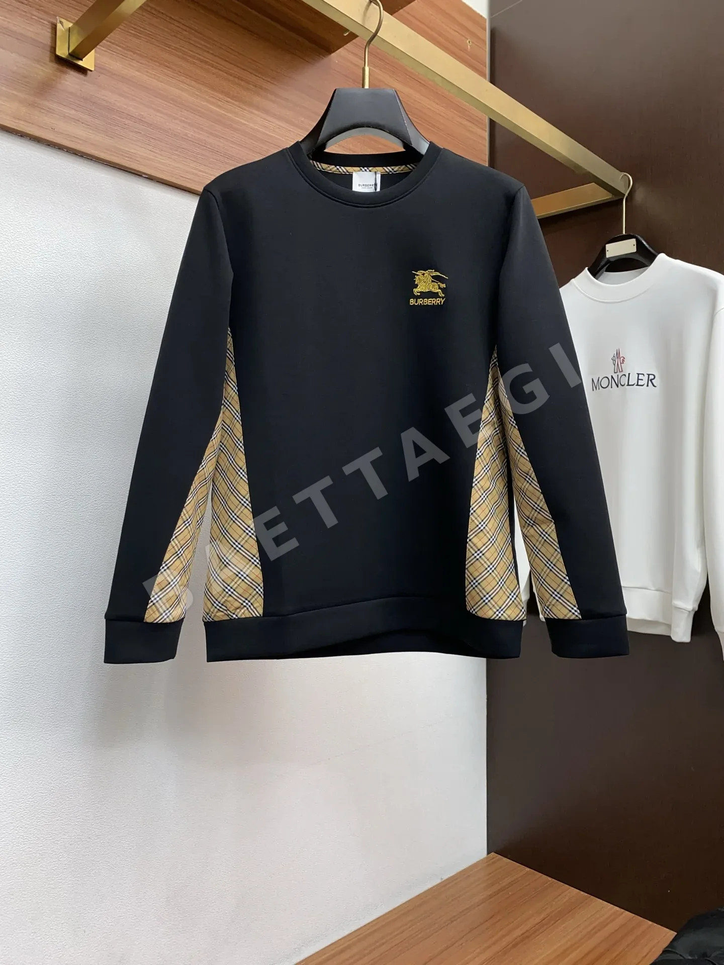 버버리 남성용 미니멀리스트 크루넥 코튼 긴팔 스웨트셔츠 P250