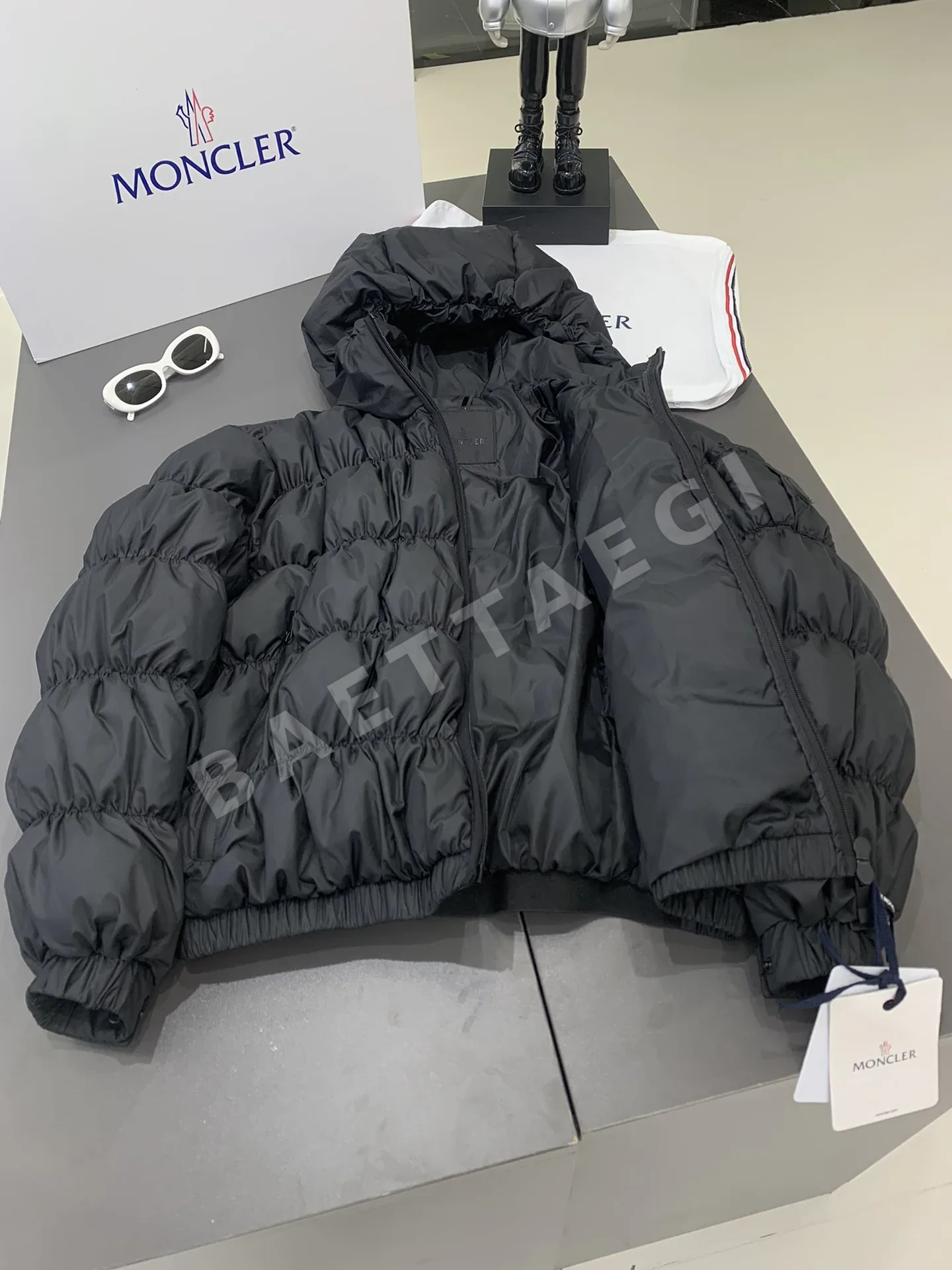 몽클레르 메돈트 쇼트 다운 자켓 블랙 상세 이미지 5