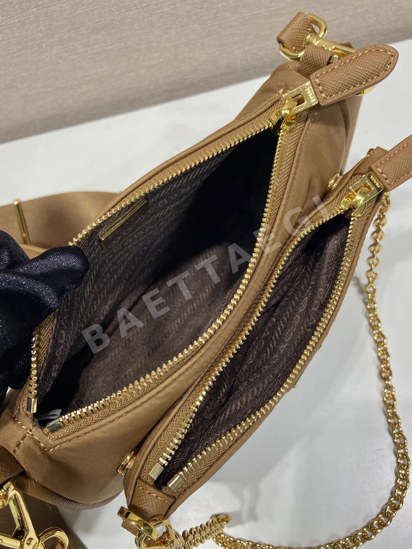프라다 리사이클 나일론 미니 숄더백 1BH230 상세 이미지 8