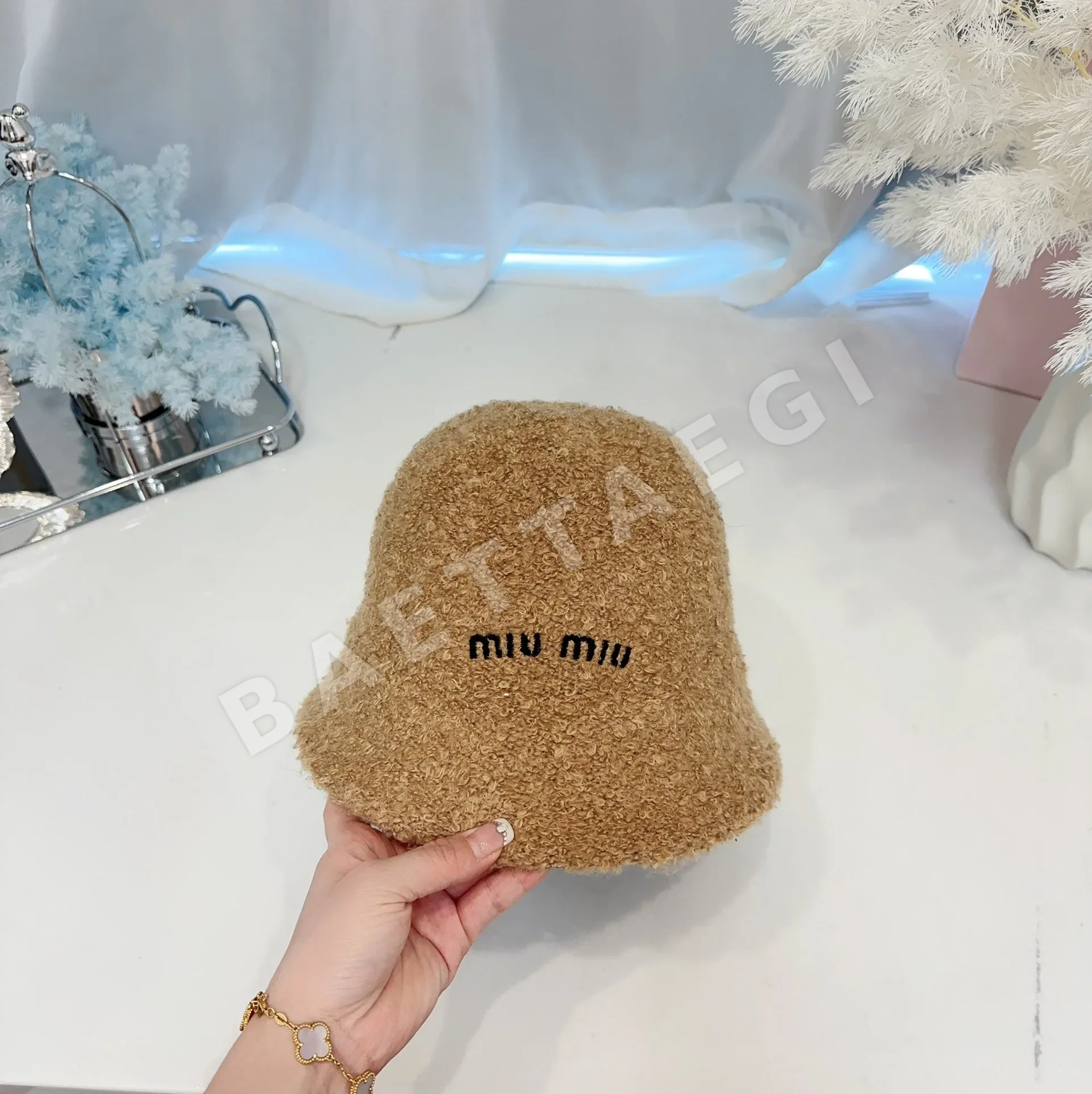 미우미우 울 부클 버킷 햇 상세 이미지 4