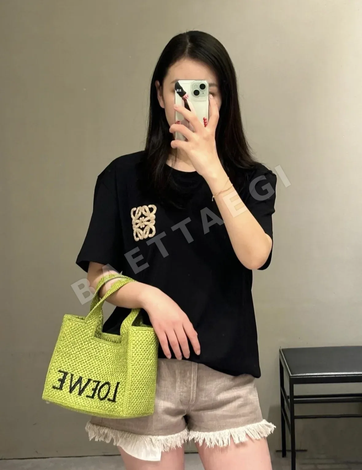 로에베 골드 자수 여성 반팔 티셔츠 97764
