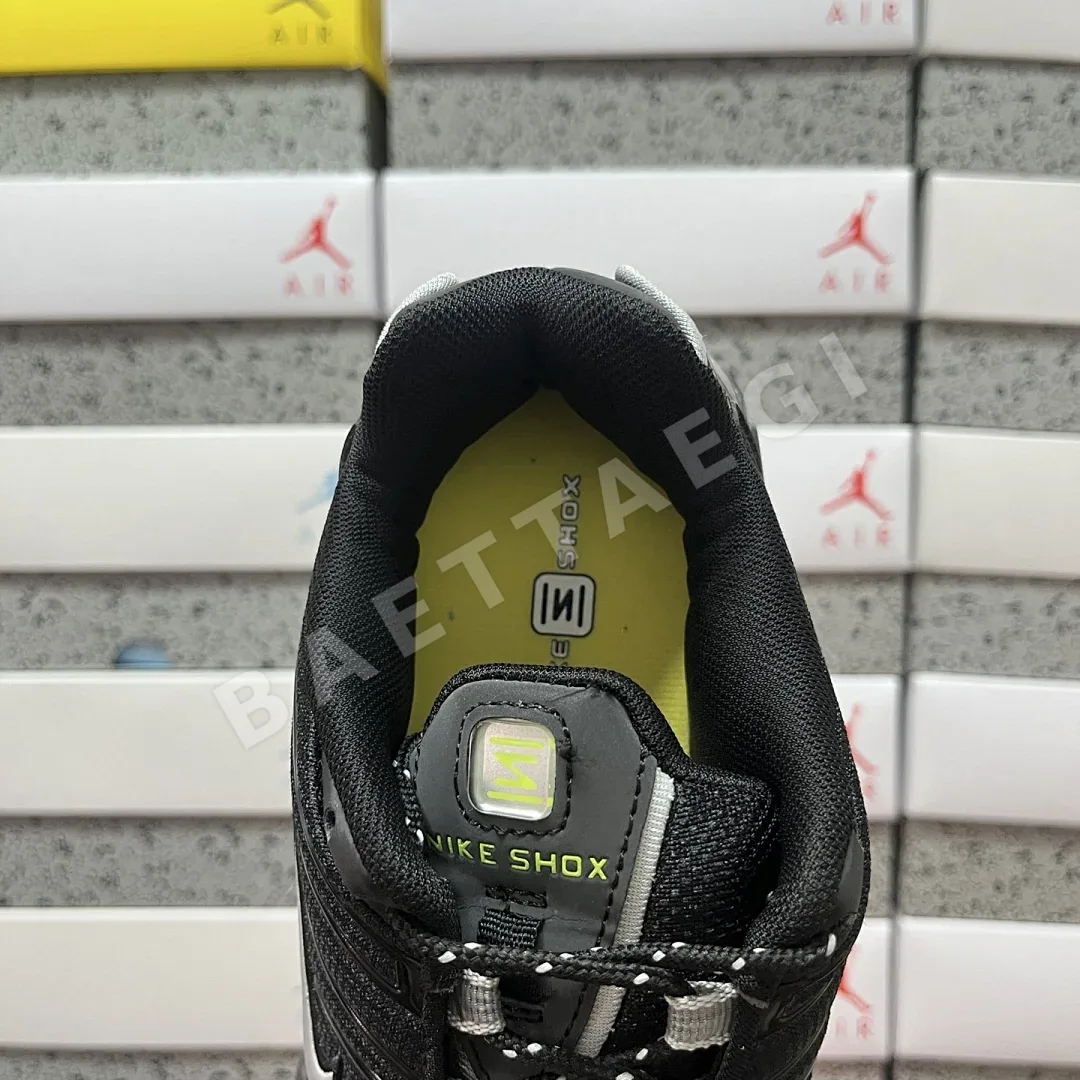 나이키 [WM] 샥스 TL FV0939-001 201133 Nike Shox TL Black Iron Grey 상세 이미지 4