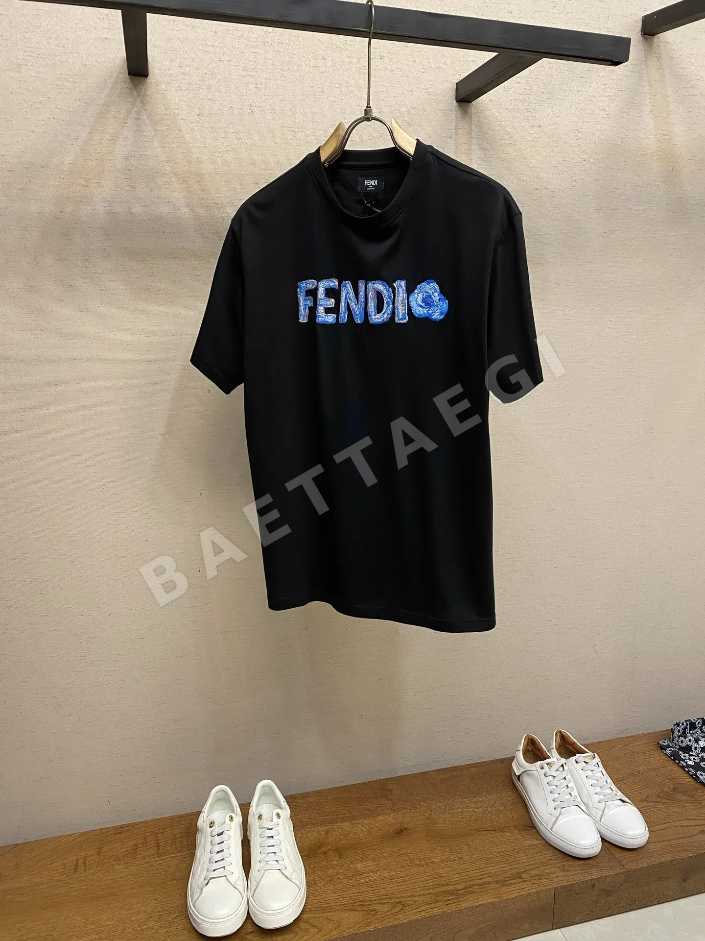 펜디 자수 로고 반팔 티셔츠 23473