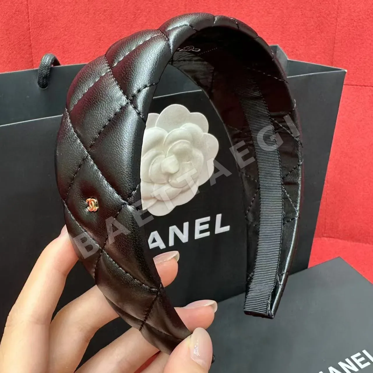 샤넬 램스킨 다이아몬드 퀼팅 와이드 헤드밴드 178590