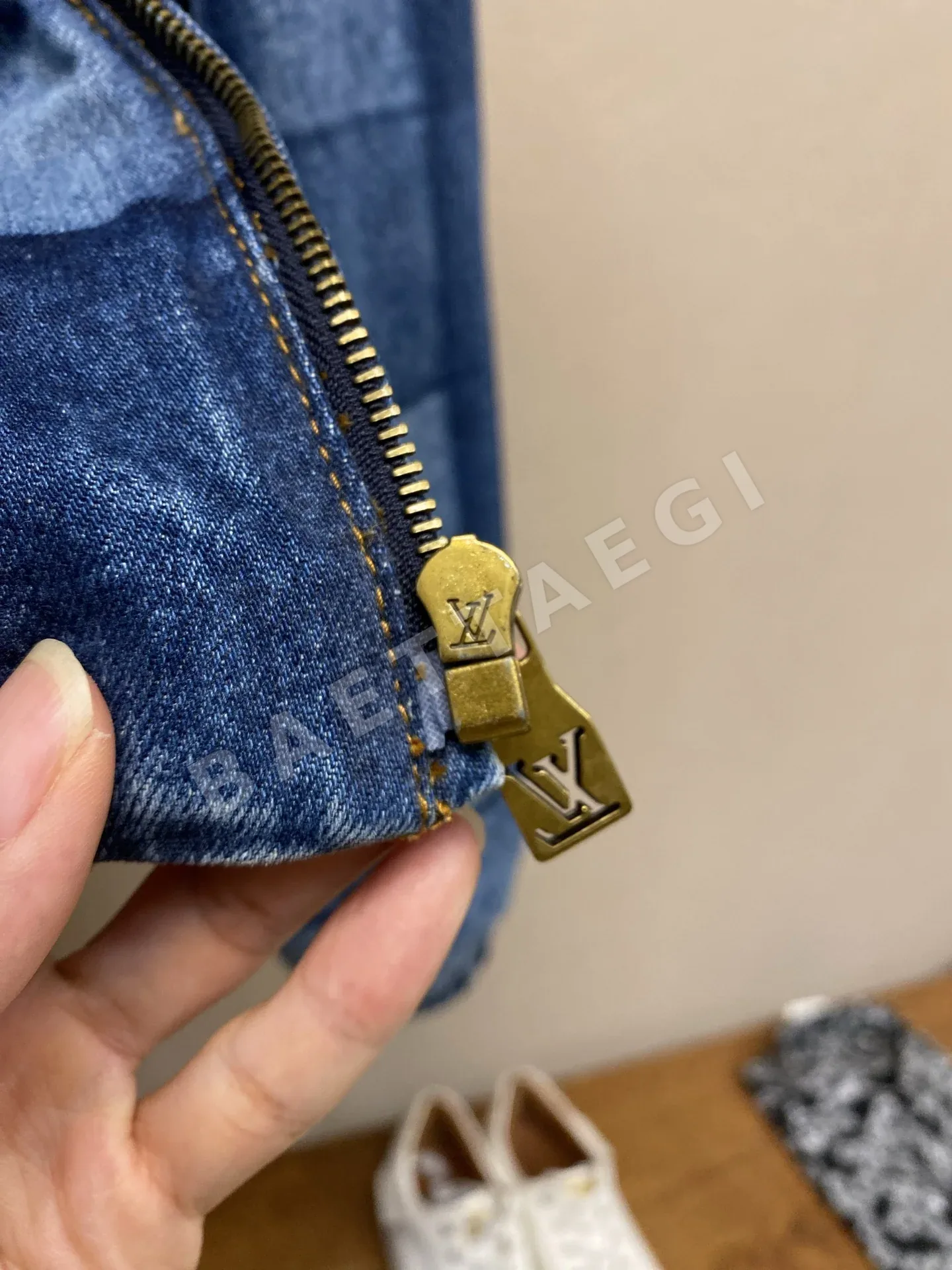 루이비통 번아웃 레터 자카드 체크 데님 자켓 상세 이미지 5