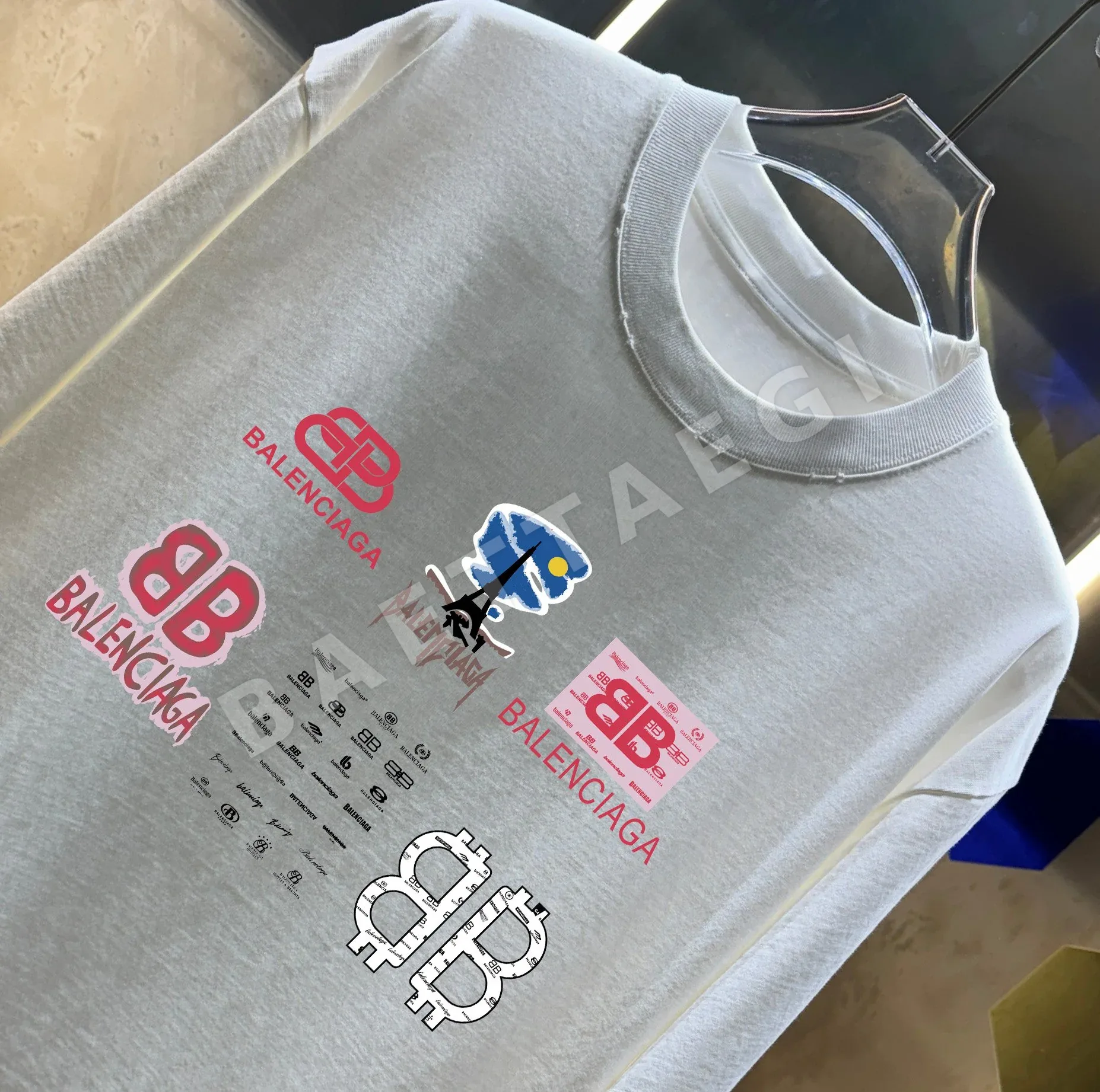 발렌시아가 워시드 크루넥 반팔 티셔츠 상세 이미지 2