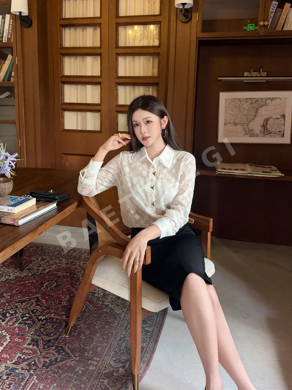 루이비통 레이스 카라 자카드 여성 셔츠 상세 이미지 2