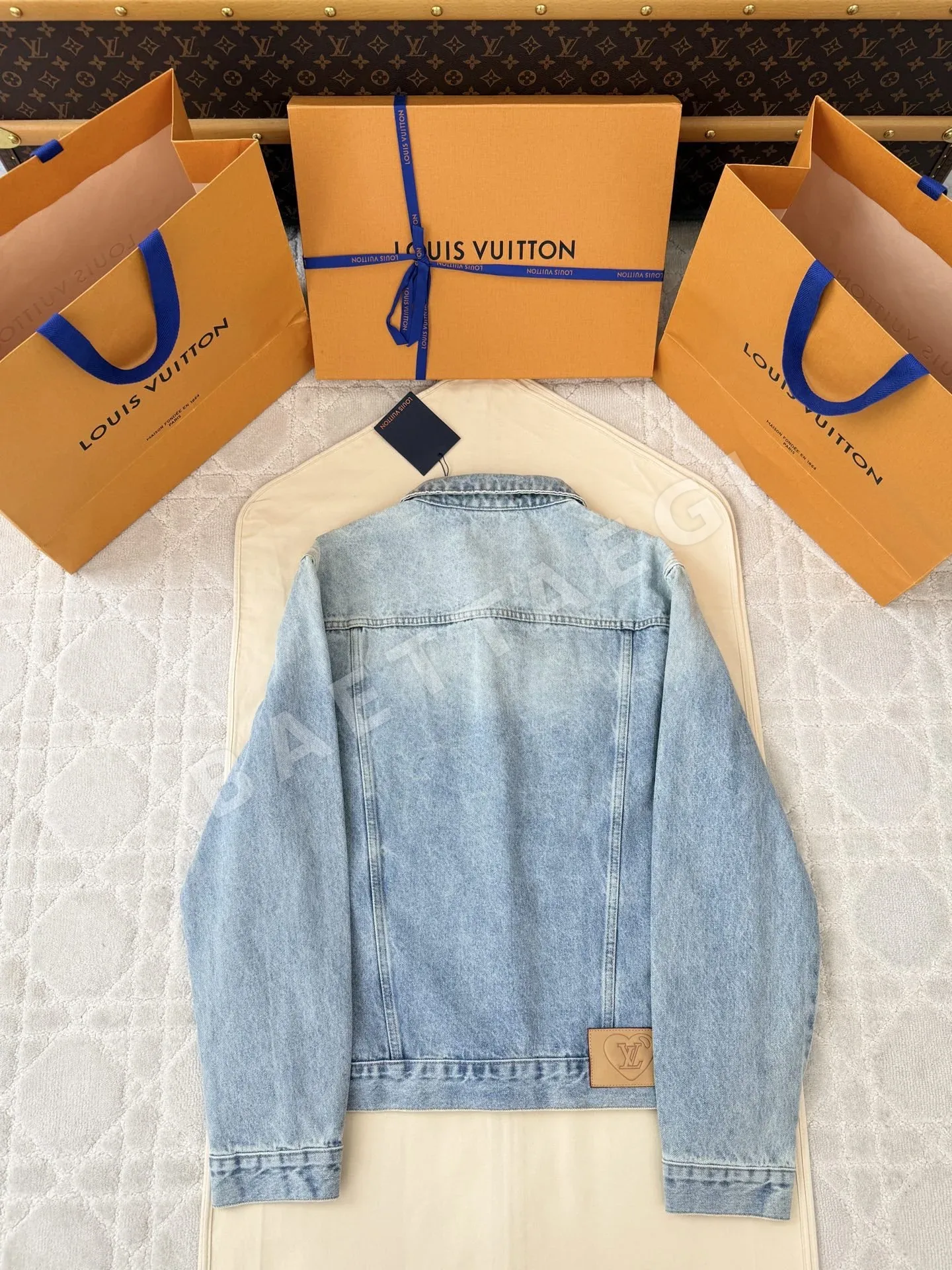루이비통 LV 배지 워시드 데님 자켓 상세 이미지 2