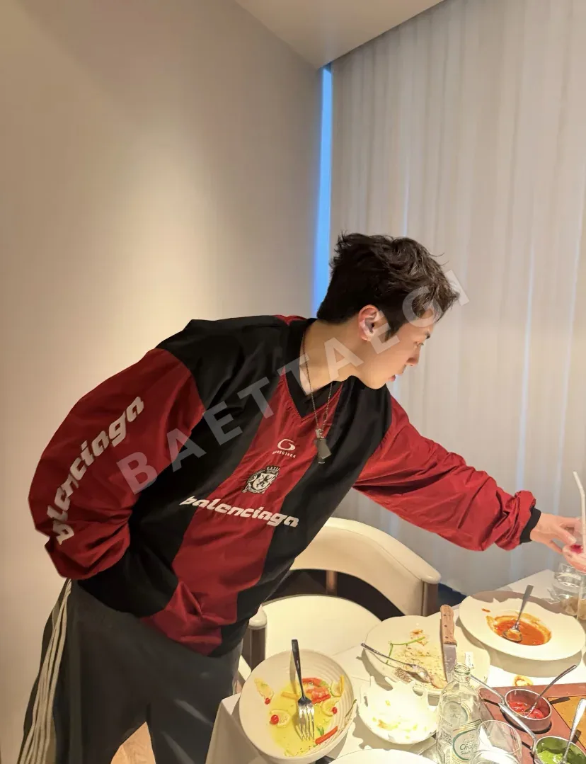 발렌시아가 컬러 블록 V넥 긴팔 티셔츠 상세 이미지 27