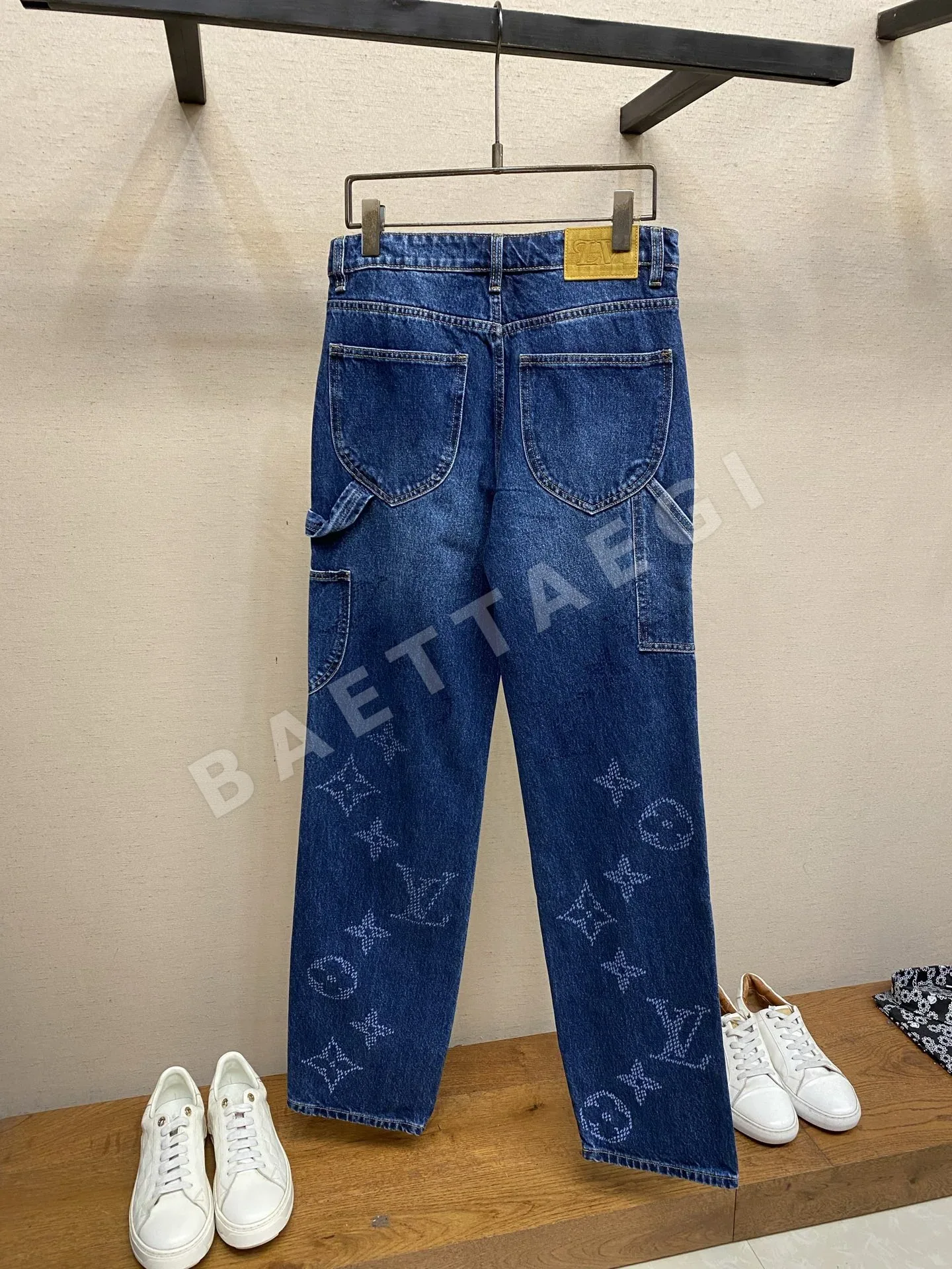 루이비통 LV 그라데이션 로고 진 바지 상세 이미지 3