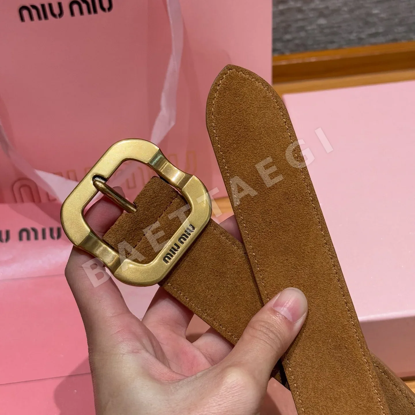 미우미우 메탈 로고 스퀘어 버클 가죽 벨트 상세 이미지 6