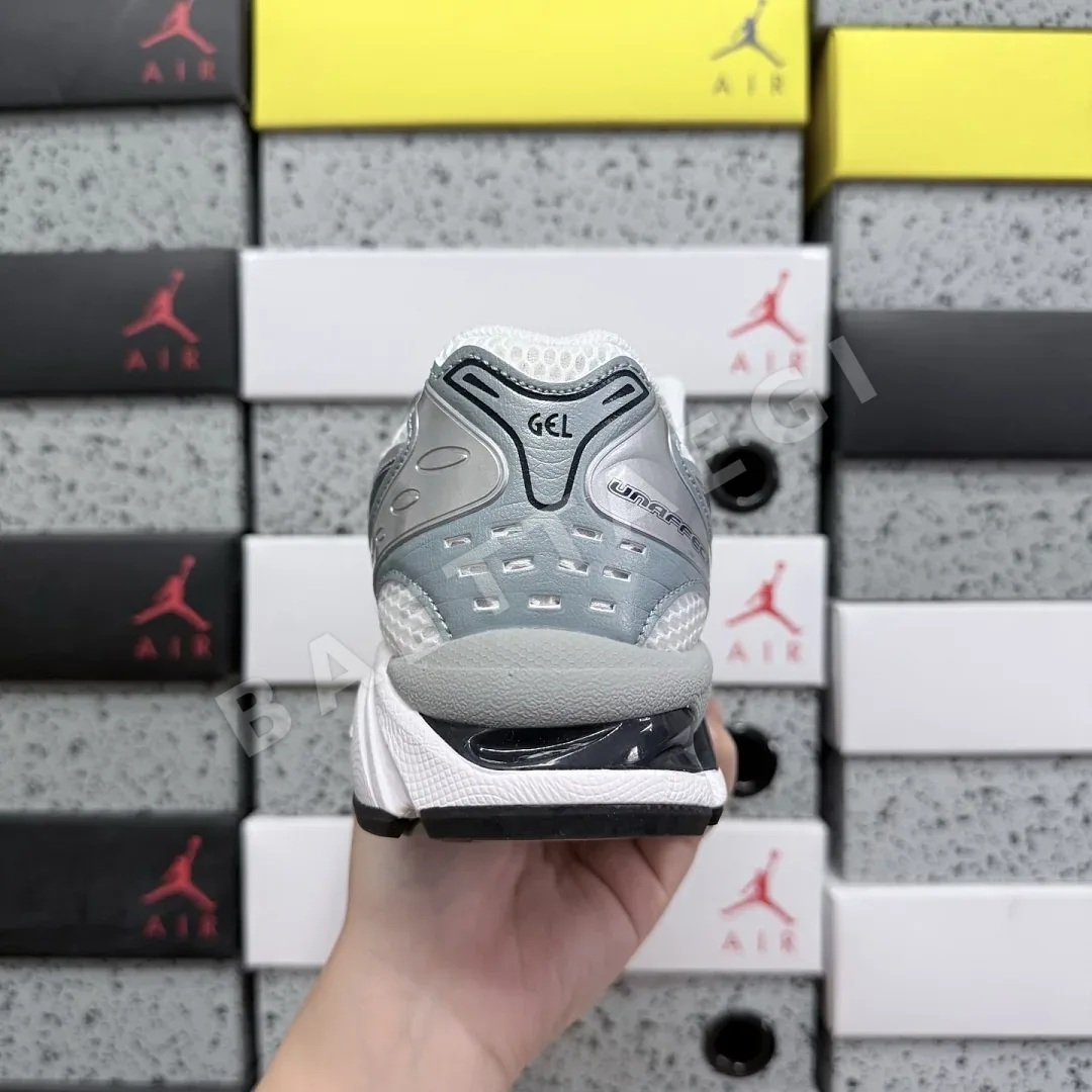 아식스 [WZ] 젤 카야노 14 1203A537-106 200397 Asics Gel-Kayano 14 White Fjord Grey 상세 이미지 4