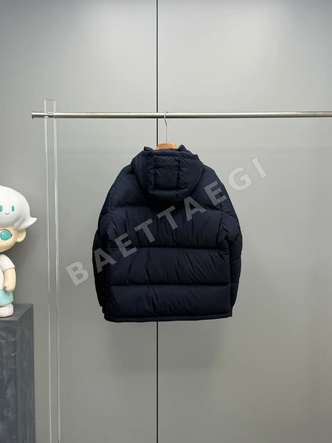 루이비통 후드 모노그램 패턴 다운 패딩 재킷 상세 이미지 9