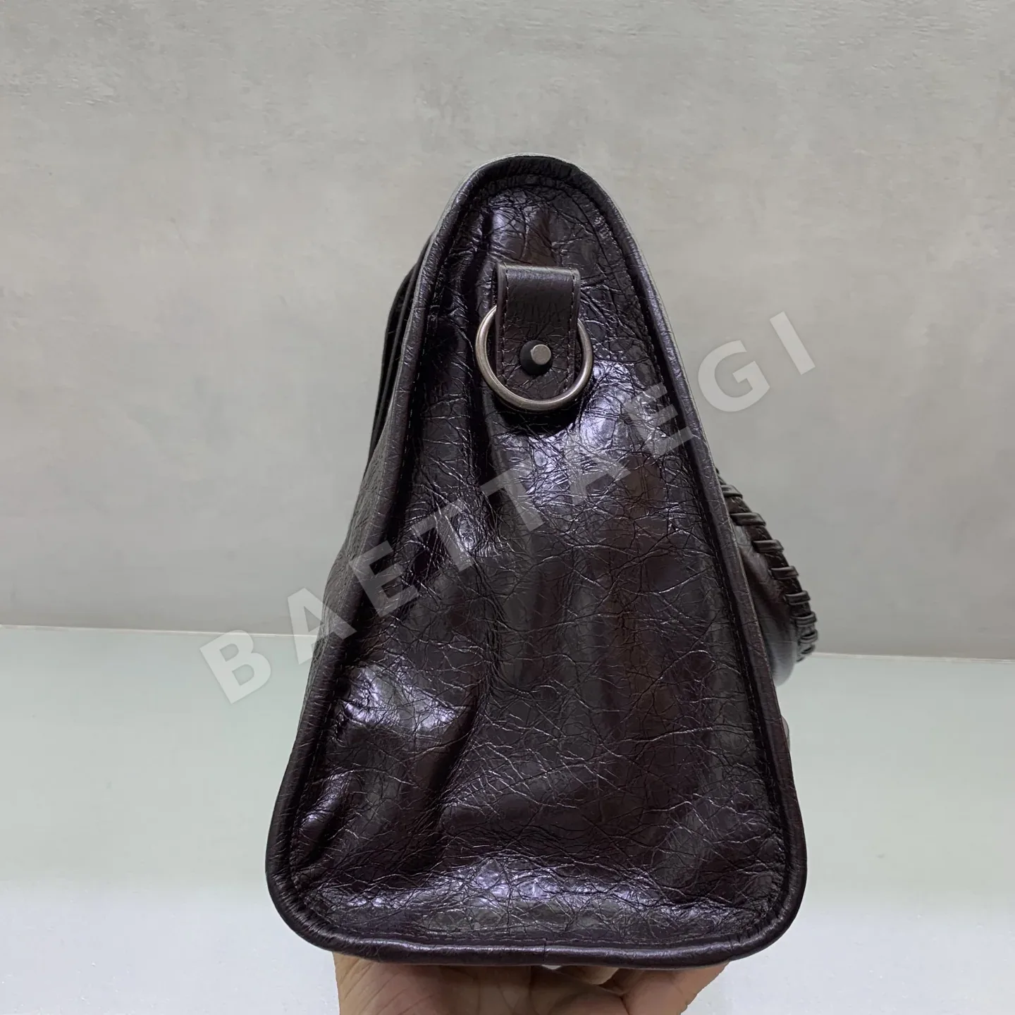 발렌시아가 르 시티 라지 숄더백 상세 이미지 3