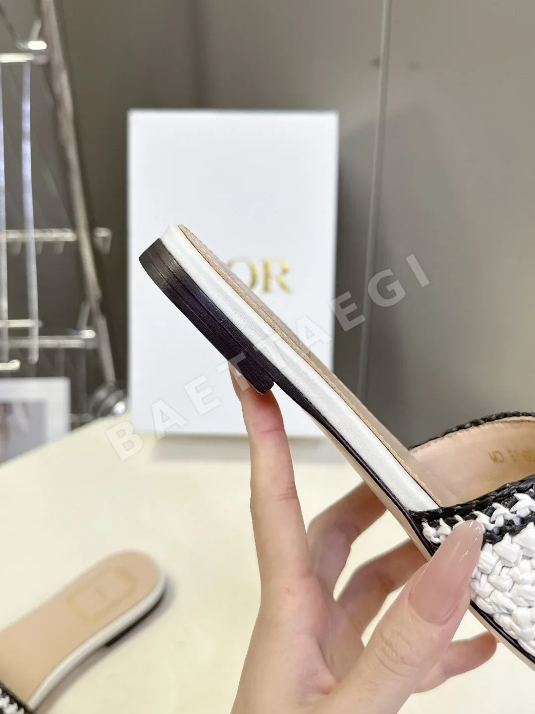 디올 자수 니트 로고 샌들 상세 이미지 7