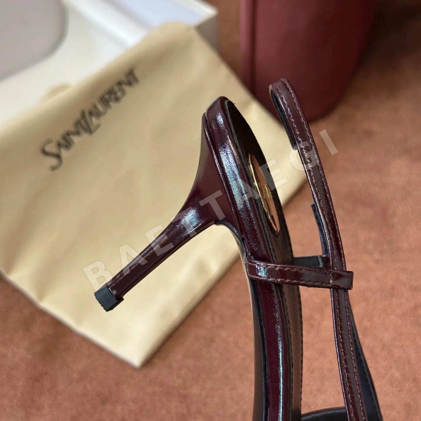 생로랑 YSL 메탈 토 캡 슬링백 힐 버건디 상세 이미지 4