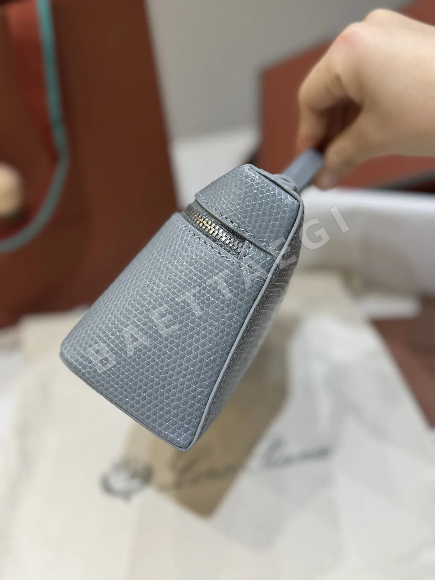 로로피아나 수입산 도마뱀 가죽 크로스바디백 상세 이미지 5