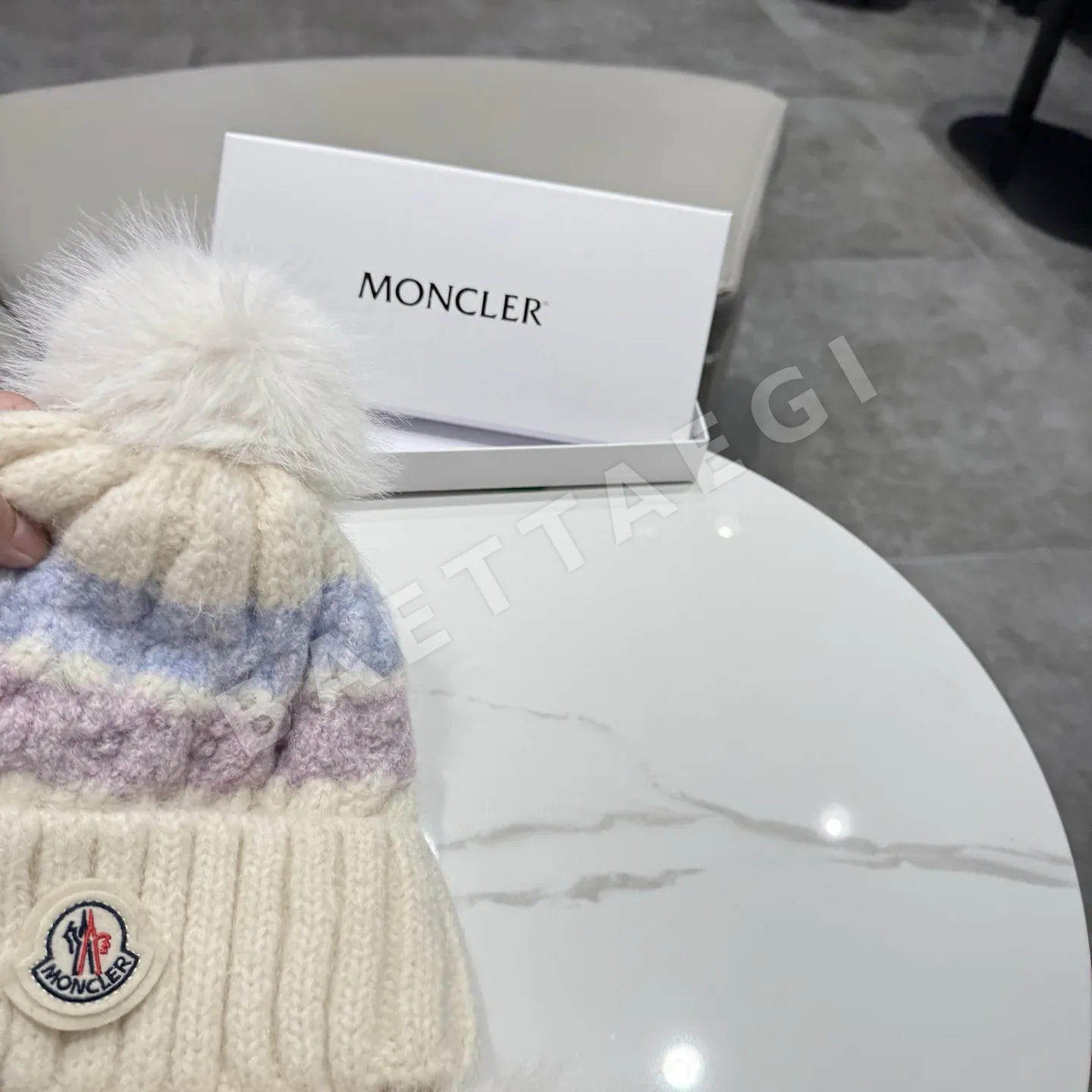 몽클레르 페어아일 패턴 폼폼 니트 모자 상세 이미지 6