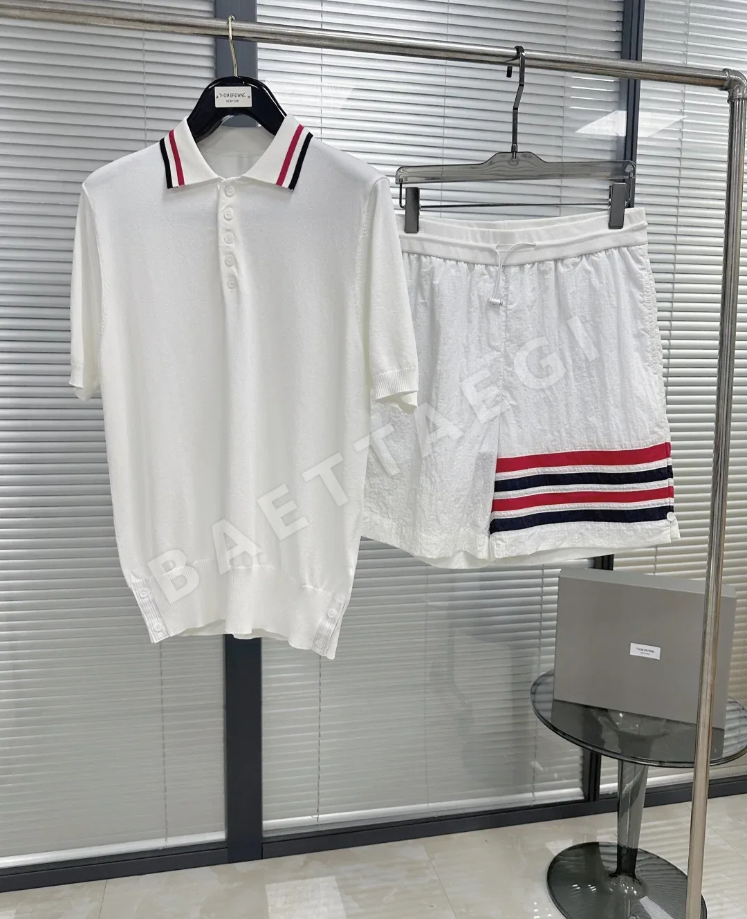 톰브라운 트리콜로르 카라 아이스 실크 반팔 폴로셔츠 상세 이미지 2