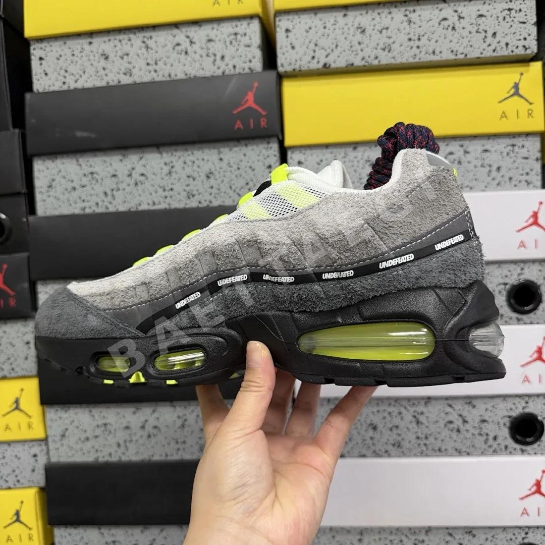 나이키 [KZ2.0] 에어 맥스 95 SP IB4523-004 201366 Nike Air Max 95 SP Undefeated Geo NYC 상세 이미지 4