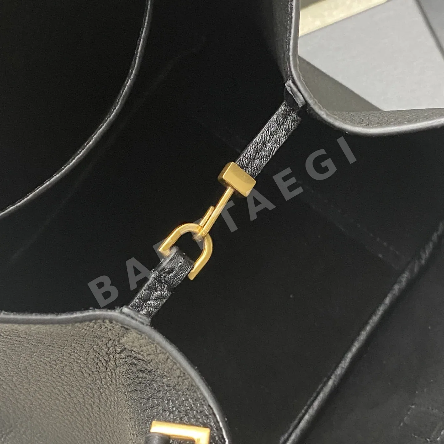 생로랑 Bea 토트 스몰 토트백 상세 이미지 10