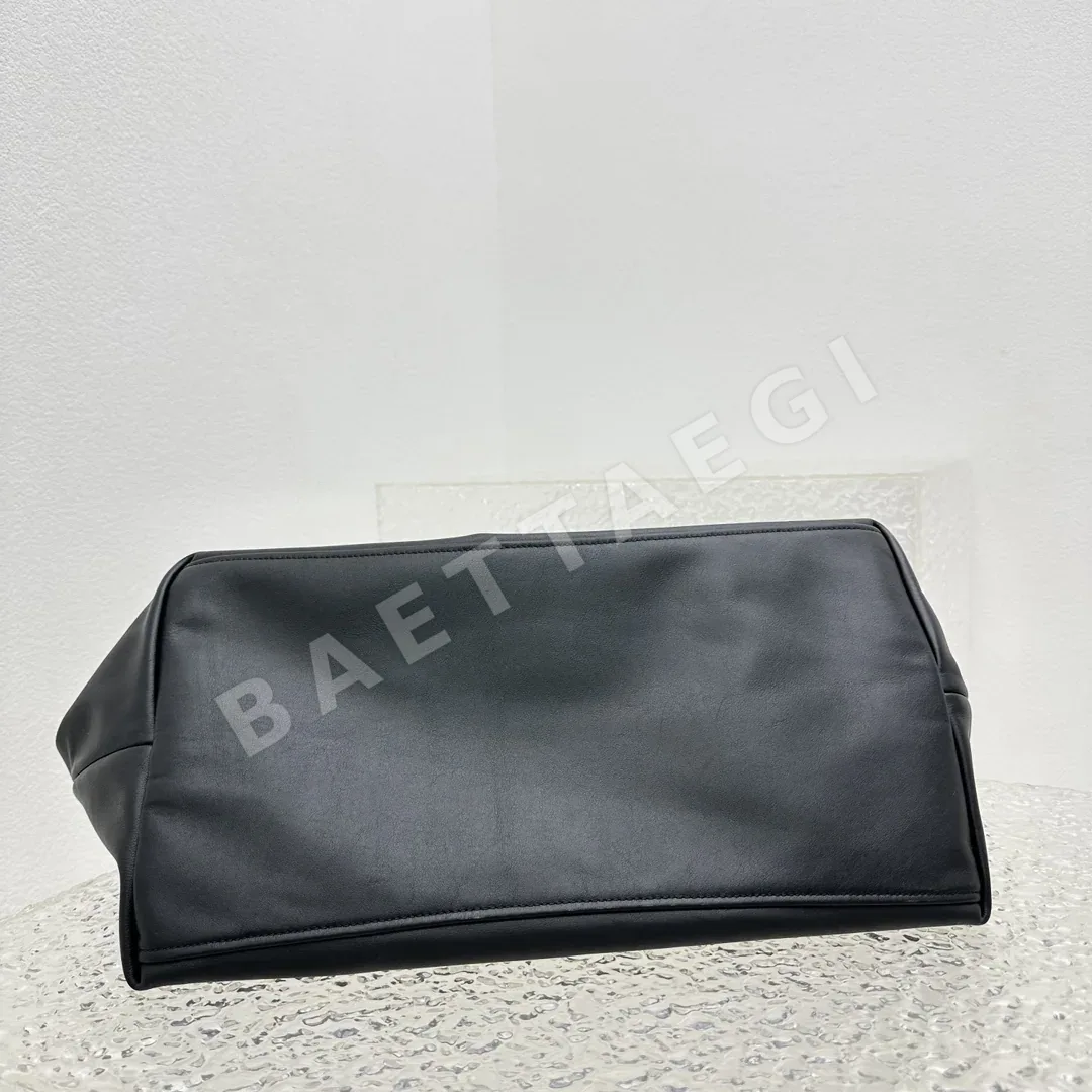 프라다 블랙 실버 체인 토트백 상세 이미지 5