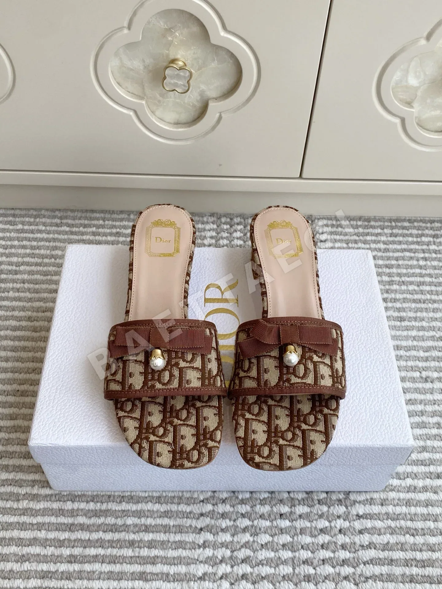 디올 펄 보우 모노그램 청키 힐 샌들 79992