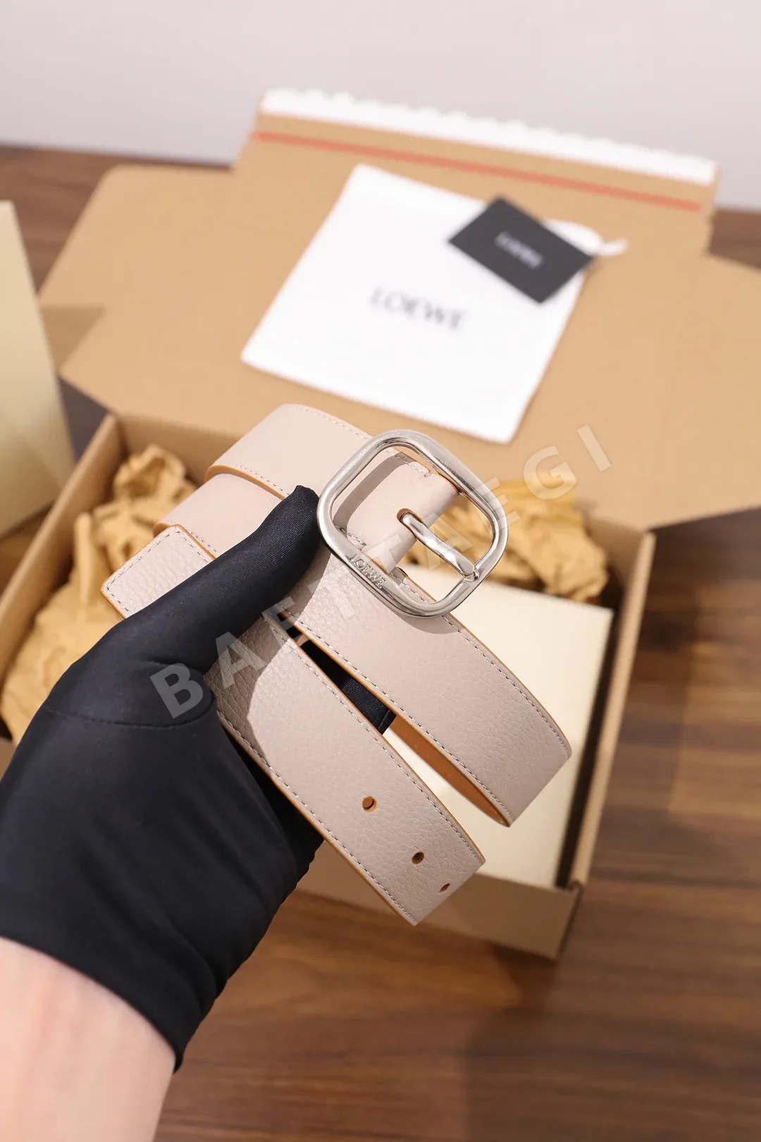 로에베 TC 텍스처드 카프스킨 벨트 상세 이미지 2
