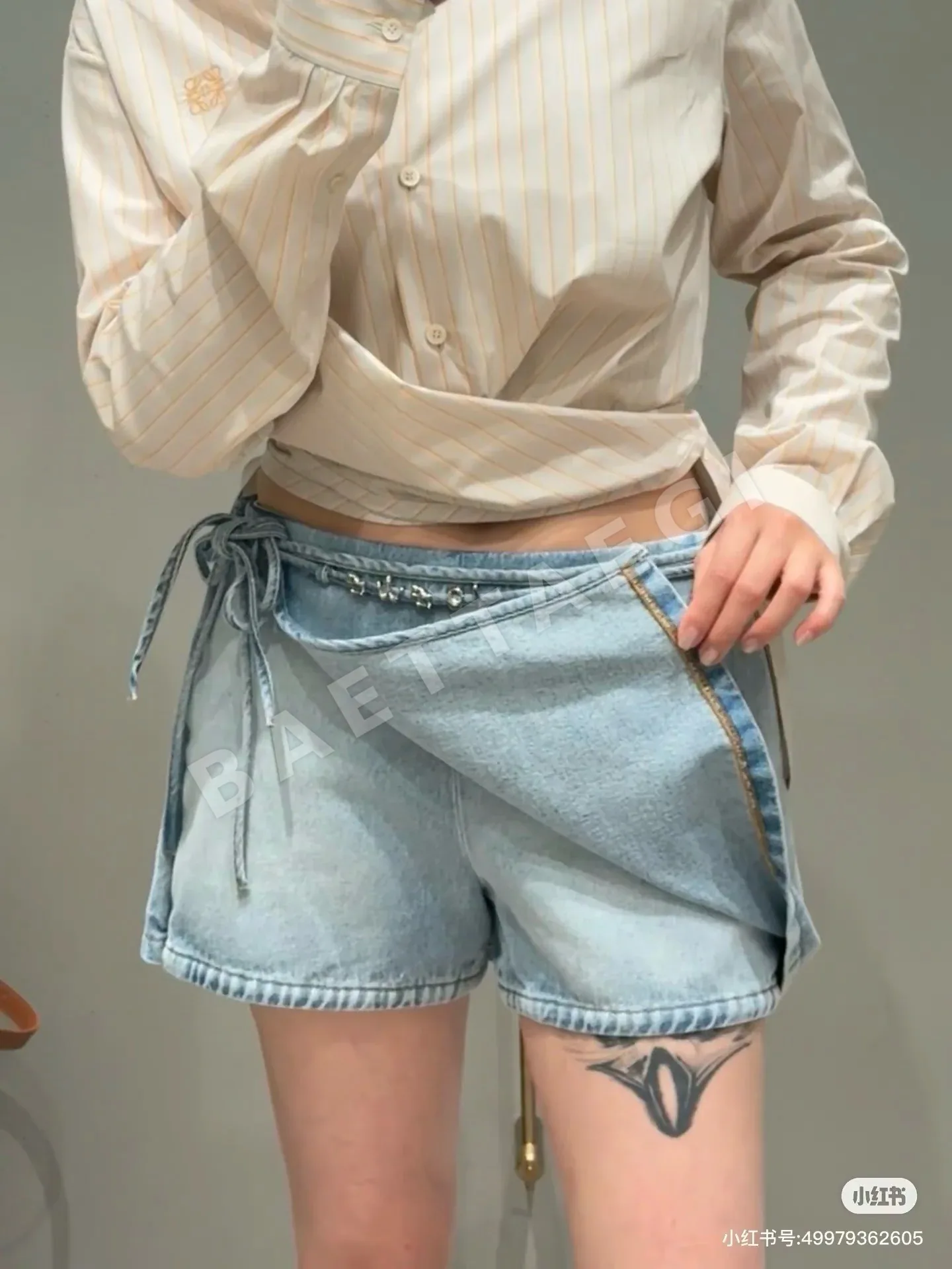 로에베 비대칭 컷 사이드 타이 데님 바지 상세 이미지 5