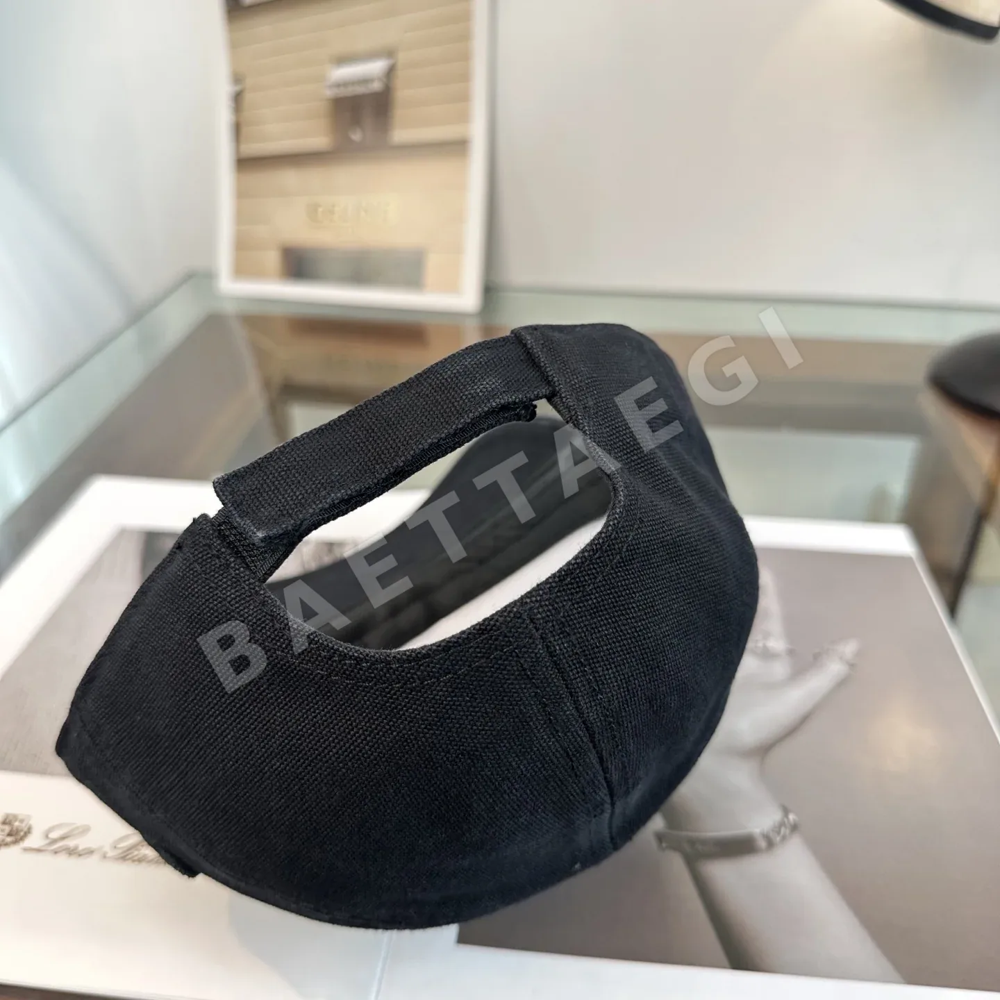 프라다 삼각 로고 베이스볼 캡 상세 이미지 10