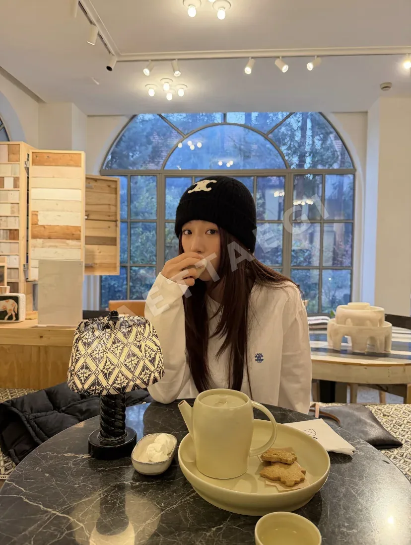 셀린느 마이크로 로고 자수 남성 긴팔 티셔츠 상세 이미지 12
