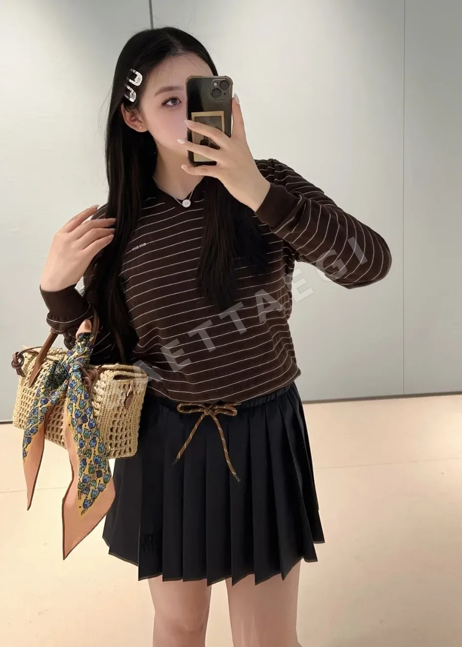 미우미우 코튼 V넥 스트라이프 긴팔 티셔츠 상세 이미지 7