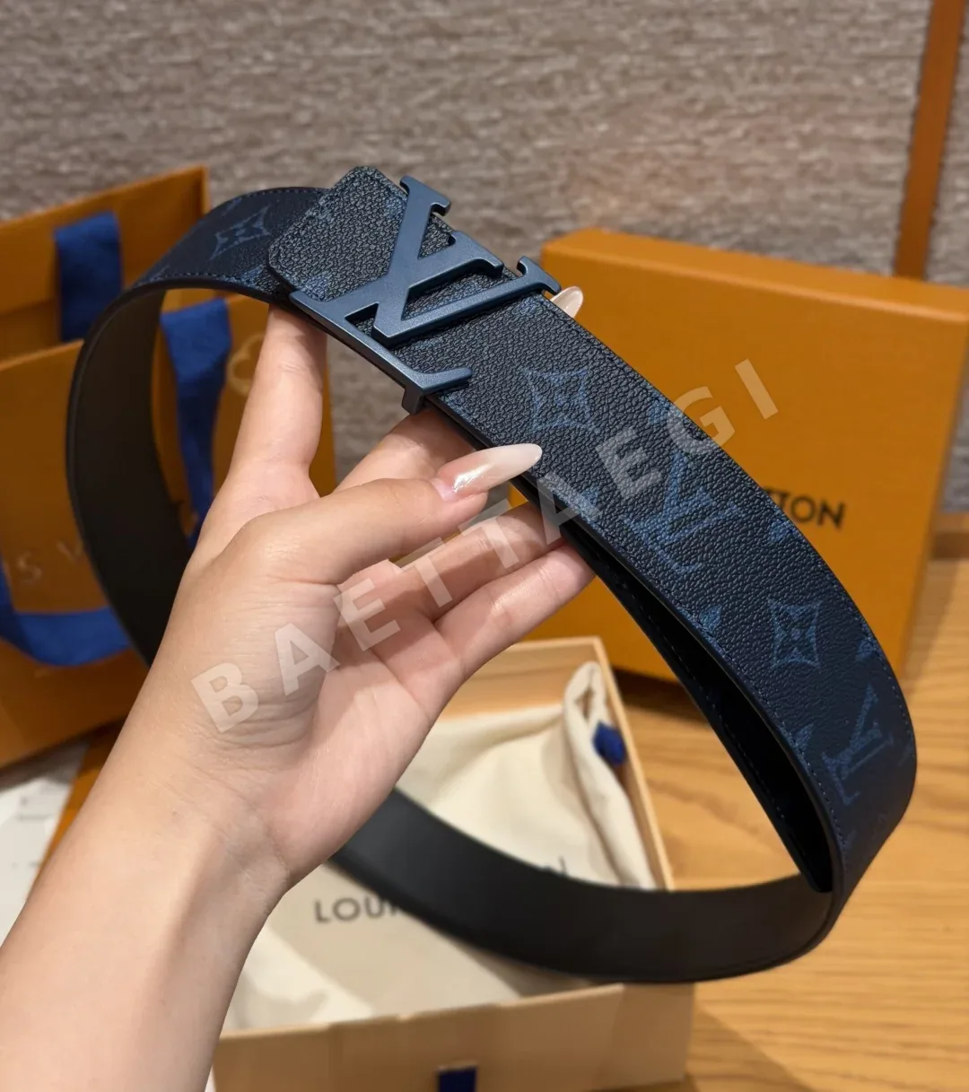 루이비통 이니셜 모노그램 리버시블 벨트 상세 이미지 3