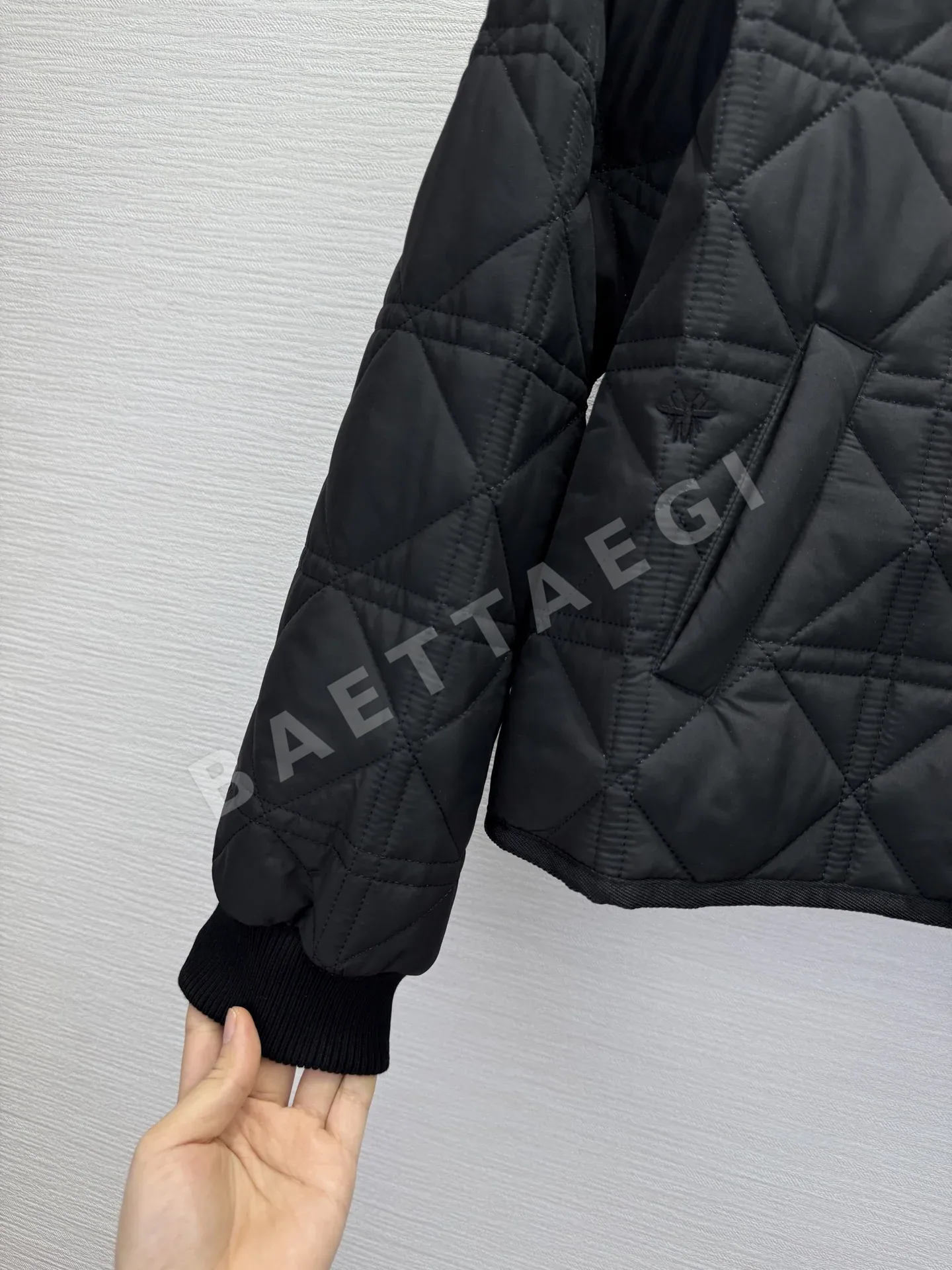 디올 리브 짜임 V넥 코튼 패딩 여성 자켓 상세 이미지 6