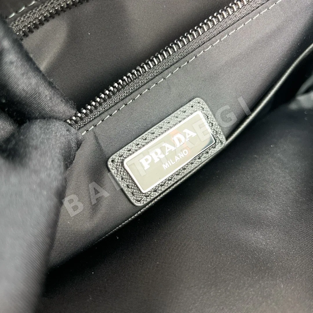 프라다 낙하산 소재 남성용 트래블 백팩 2VZ049 상세 이미지 9