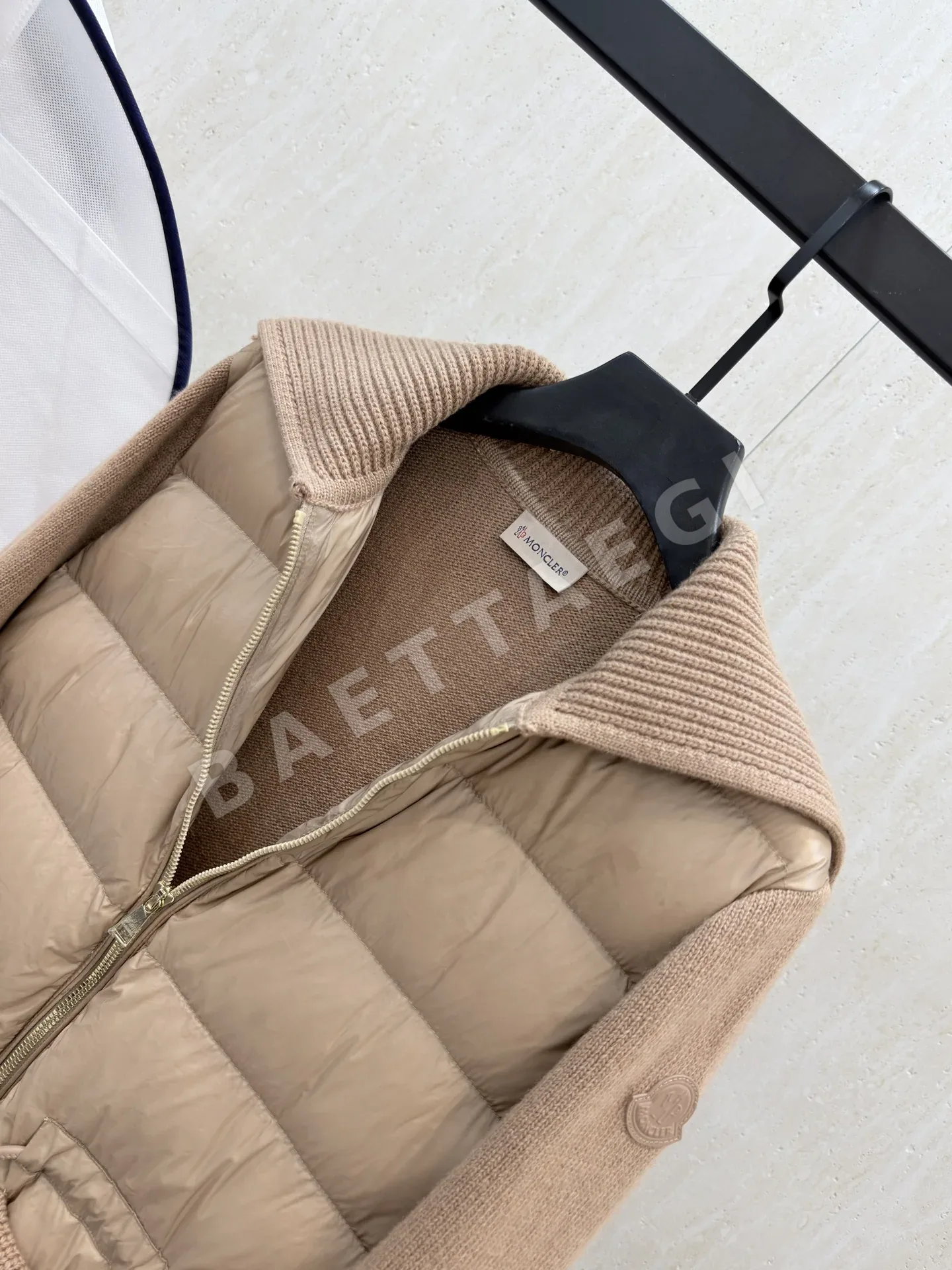 몽클레르 여성 화이트 덕다운 패딩 상세 이미지 4