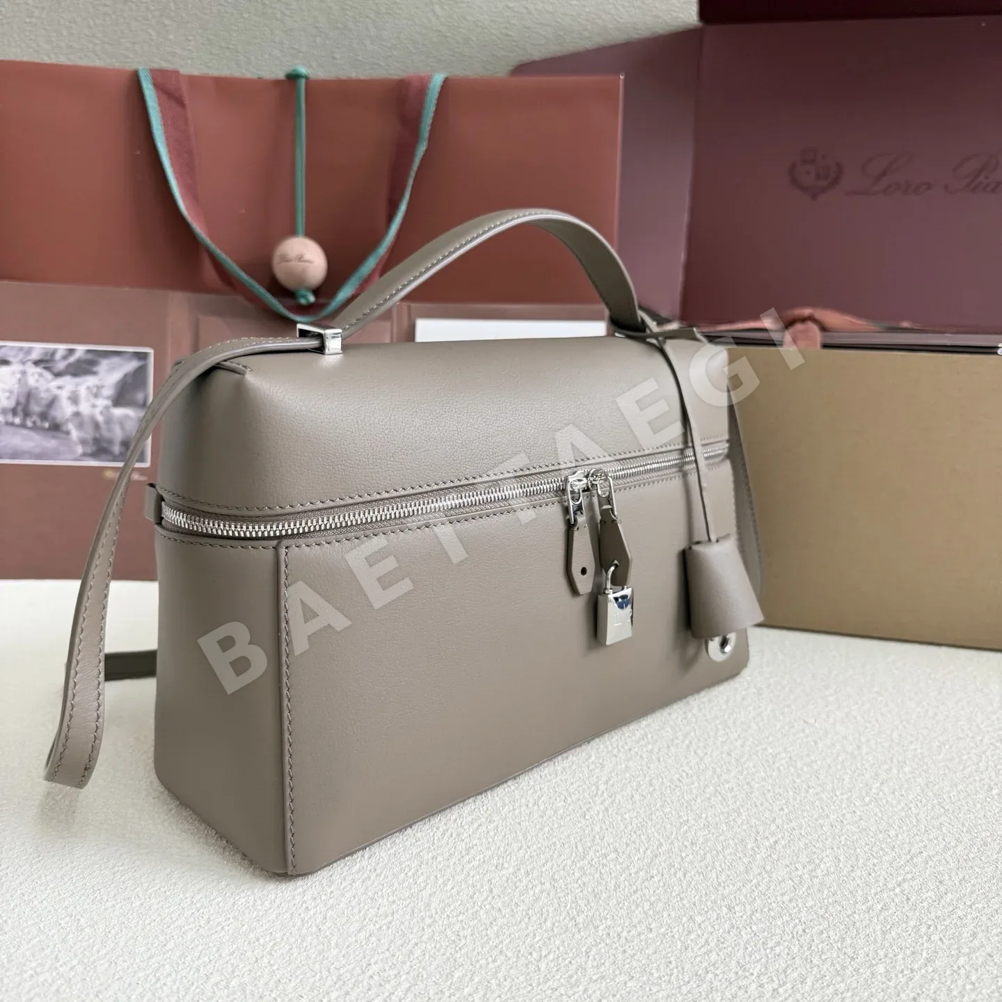 로로피아나 가방 상세 이미지 2