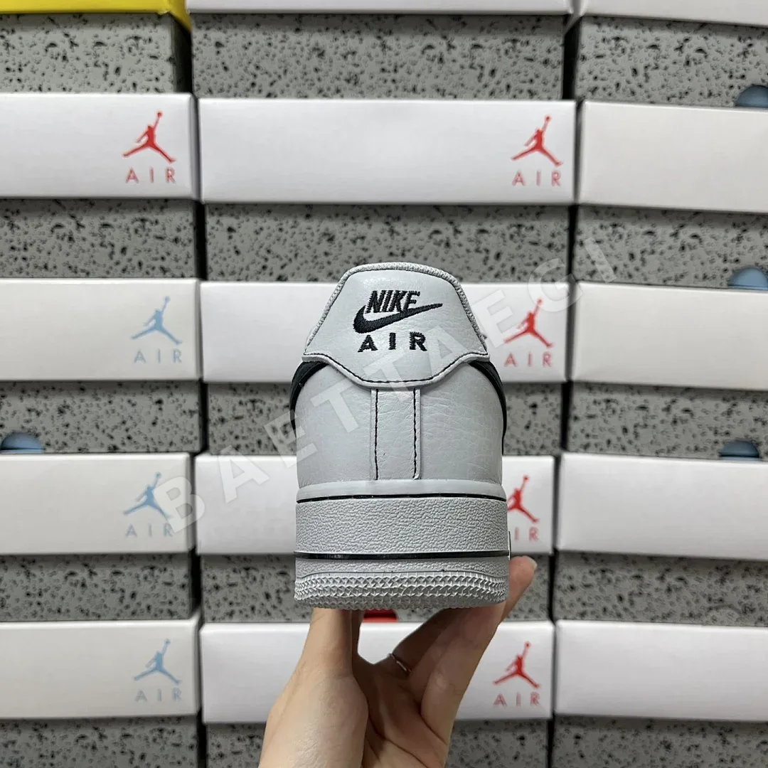 나이키 [MAX] 에어 포스 1 로우 그레이 블랙 HQ2037-004 201120 Nike Air Force 1 Low '07 LV8 상세 이미지 4