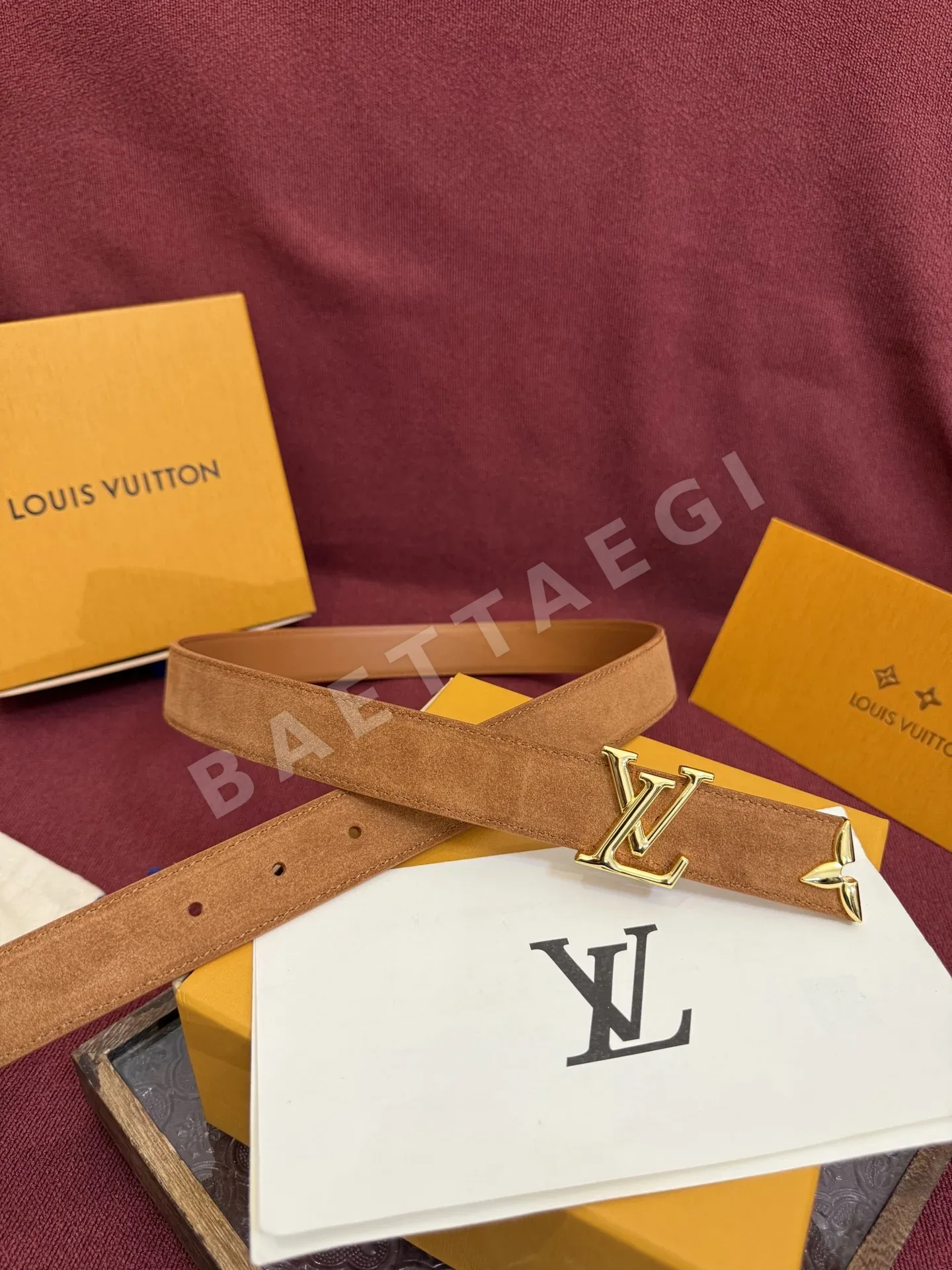 루이비통 LV 이니셜 골드 메탈 버클 스웨이드 벨트 상세 이미지 3