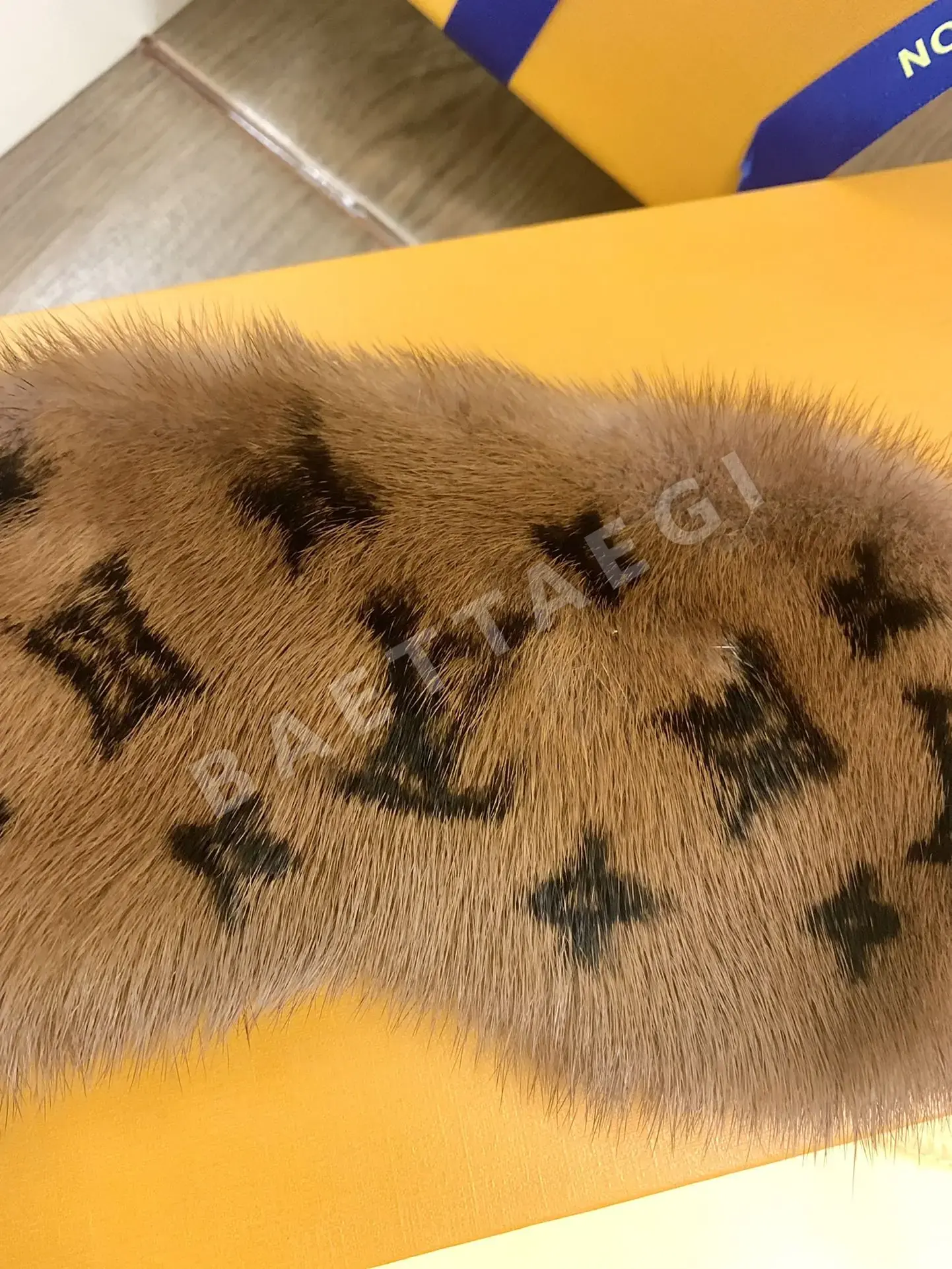 루이비통 밍크 스웨이드 모노그램 키링 상세 이미지 7