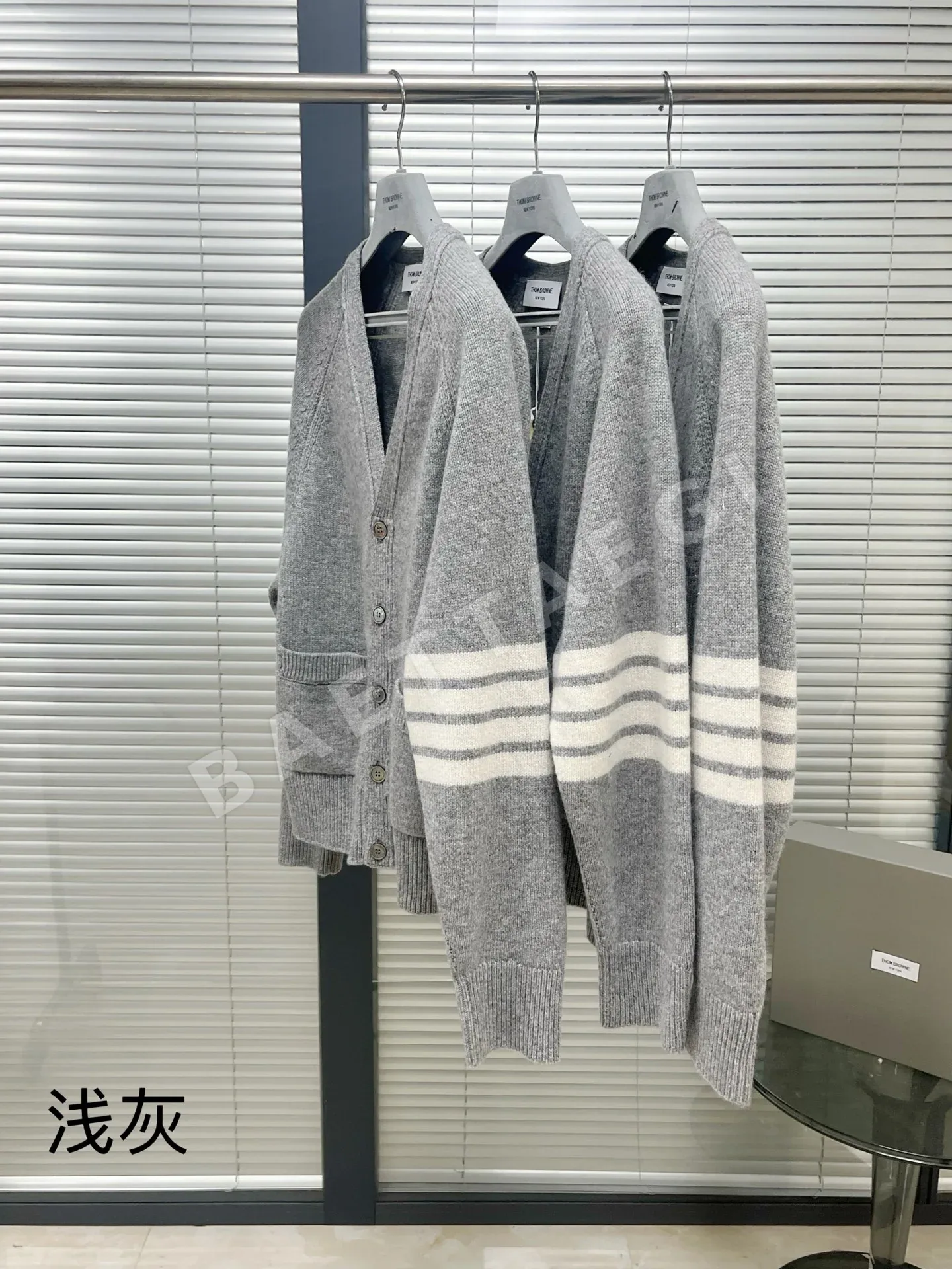 톰브라운 울 숏 래글런 가디건 상세 이미지 4