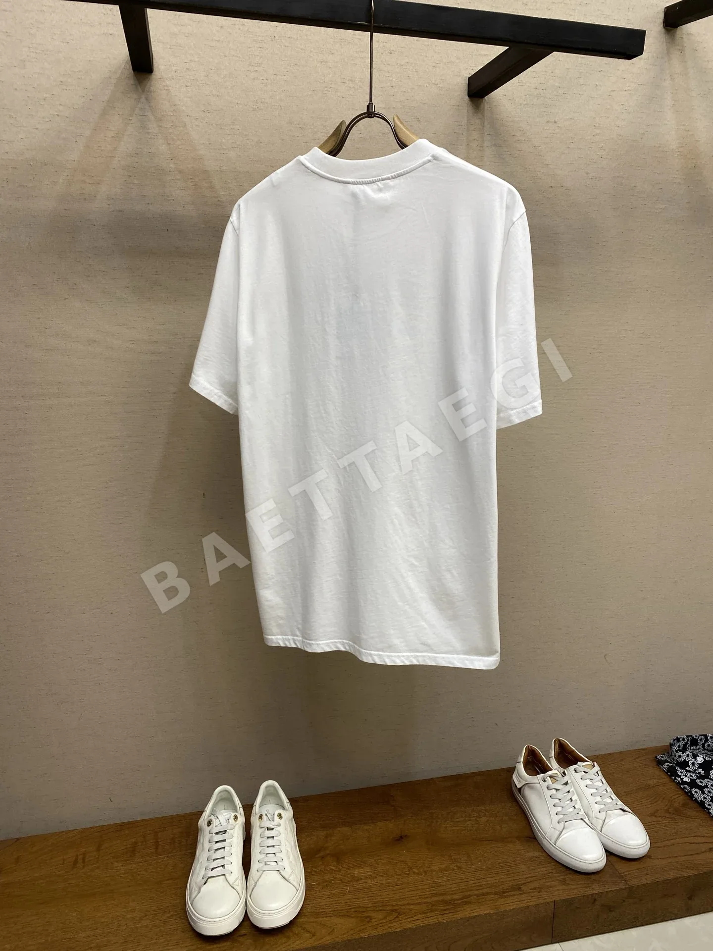 몽클레르 로고 프린트 남성 반팔티셔츠 상세 이미지 2