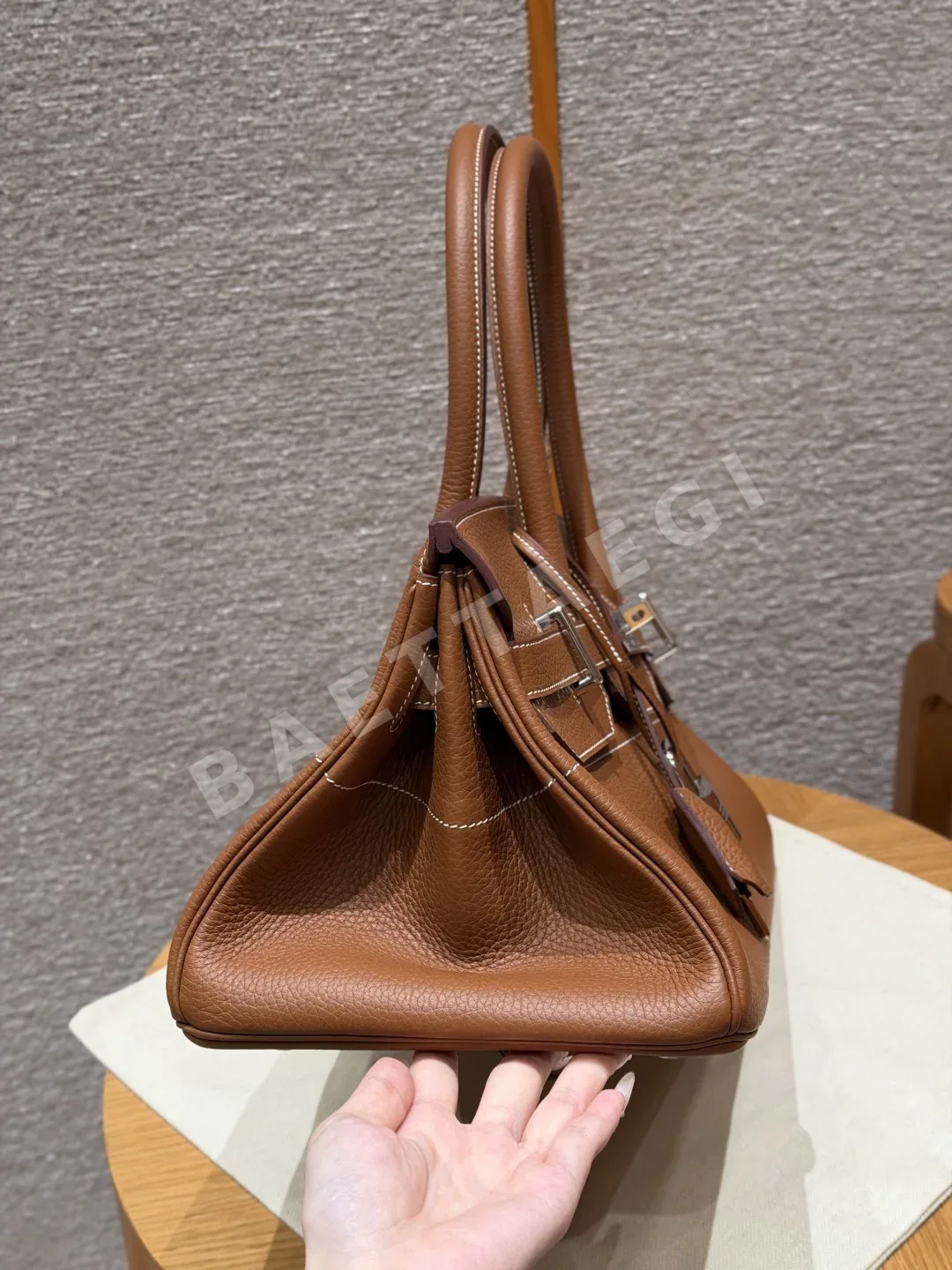 에르메스 숄더 버킨 가방 42 cm 골든 브라운 실버 장식 상세 이미지 2