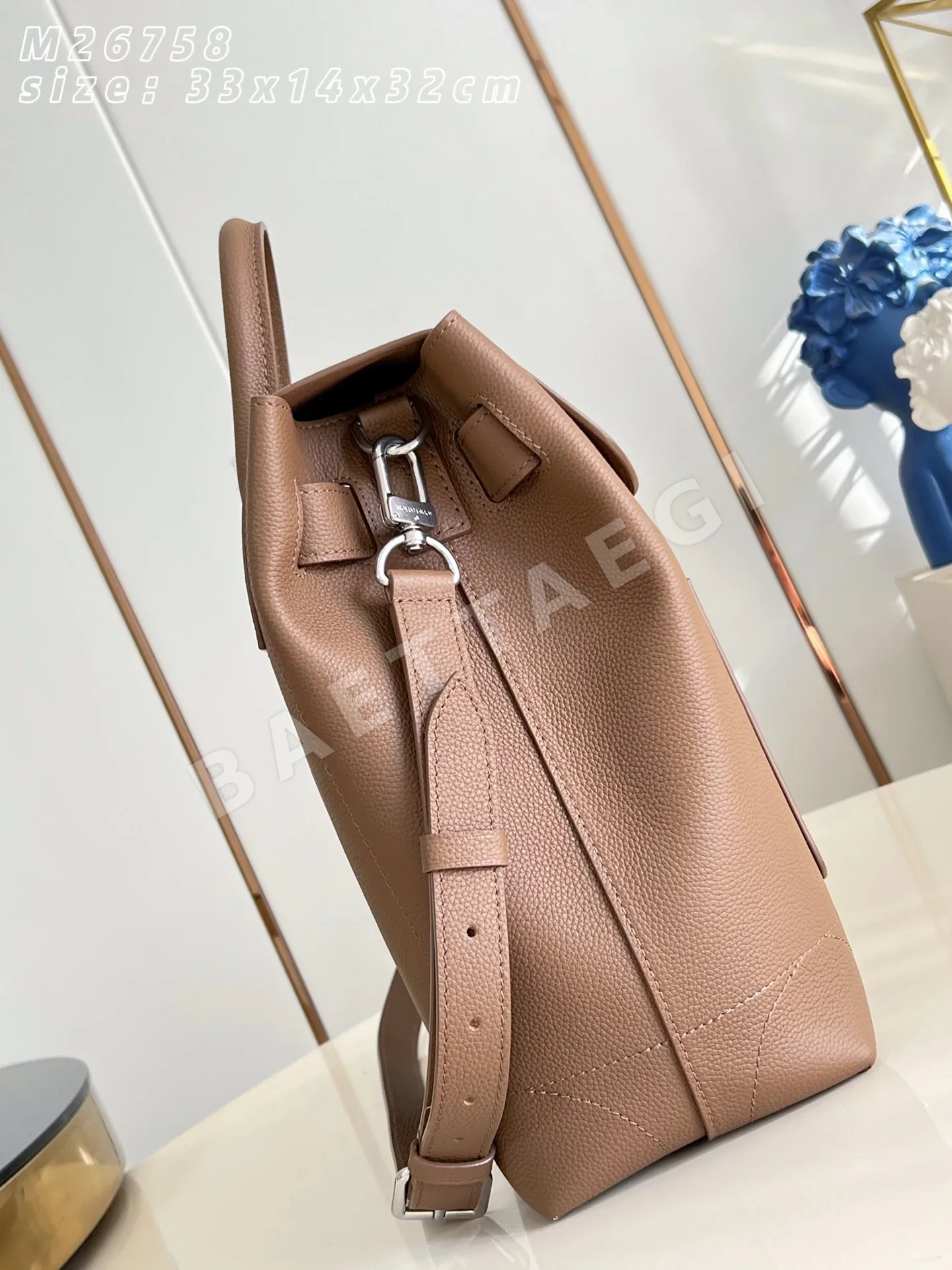 루이비통 M26758 브라운 핸드백 상세 이미지 6