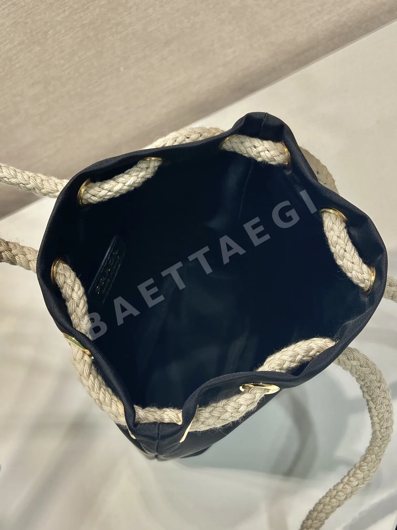프라다 리사이클 나일론 복주머니 스마트폰 가방 1ZT094 상세 이미지 8