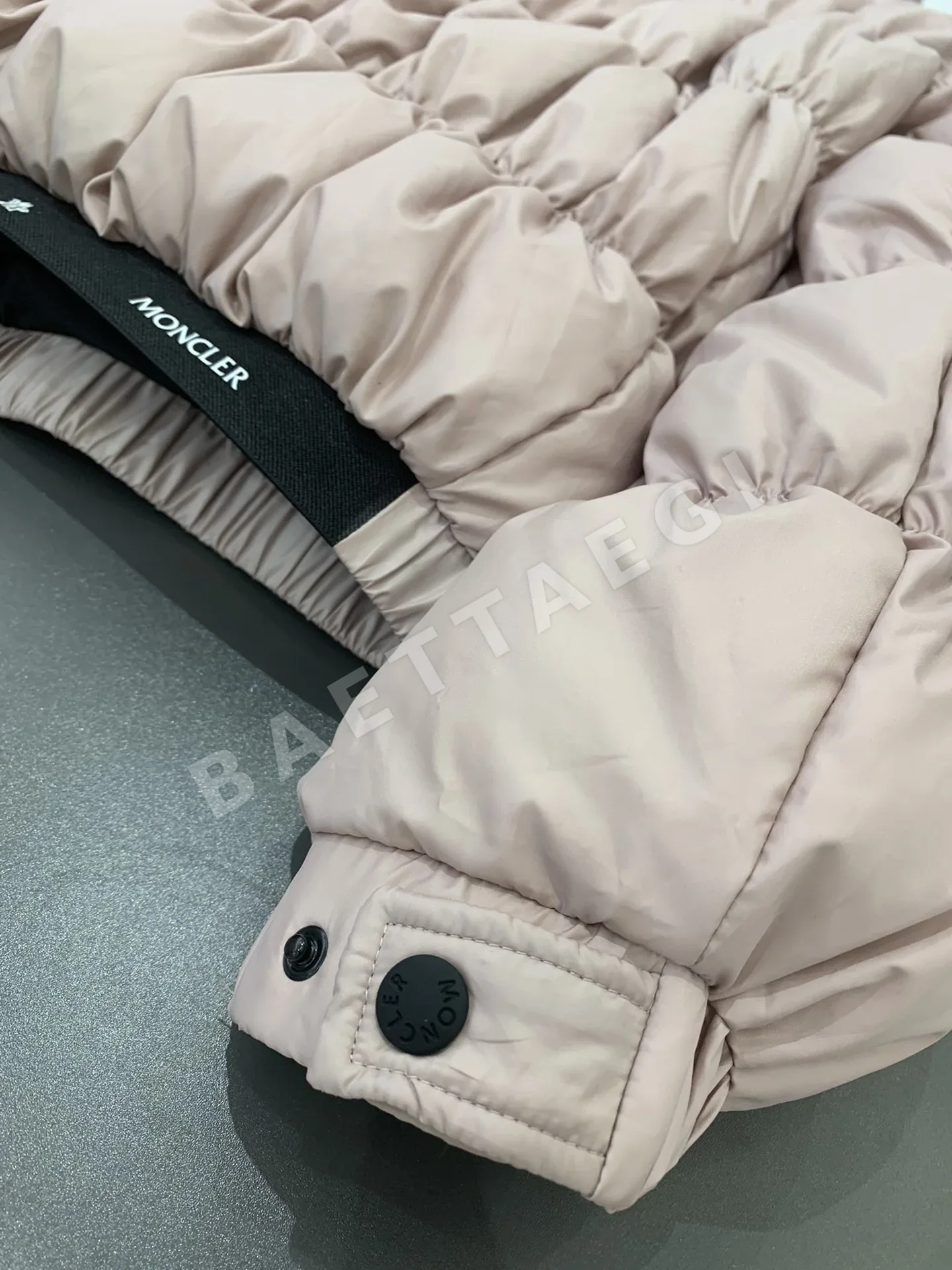 몽클레르 메돈트 쇼트 다운 자켓 상세 이미지 8
