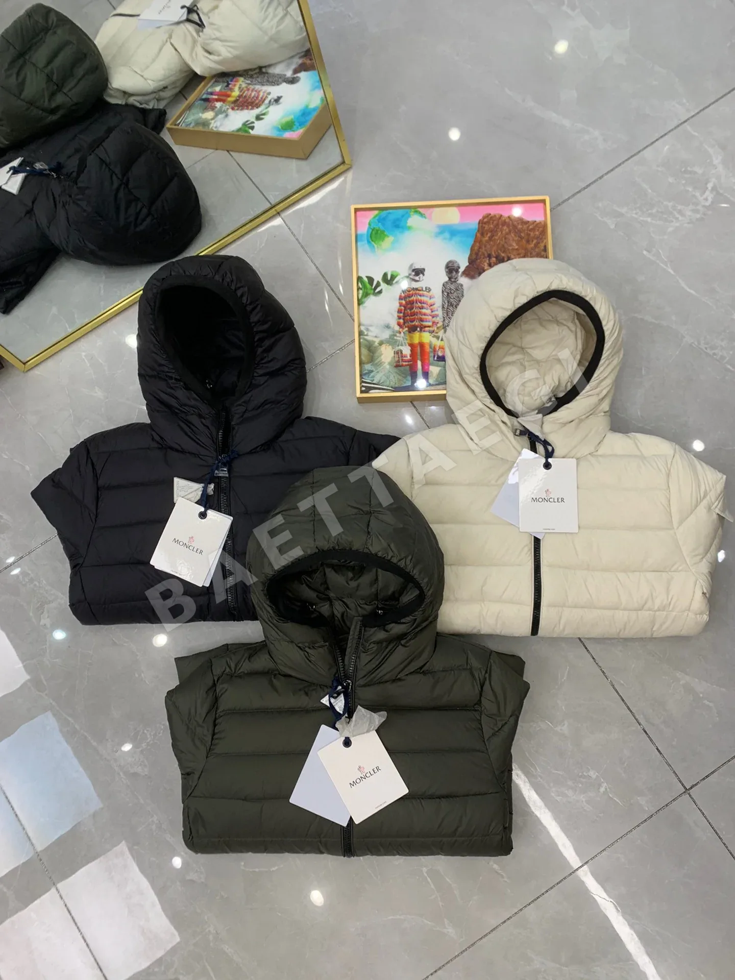 몽클레르 여성 후드 슬림핏 다운 패딩 상세 이미지 7