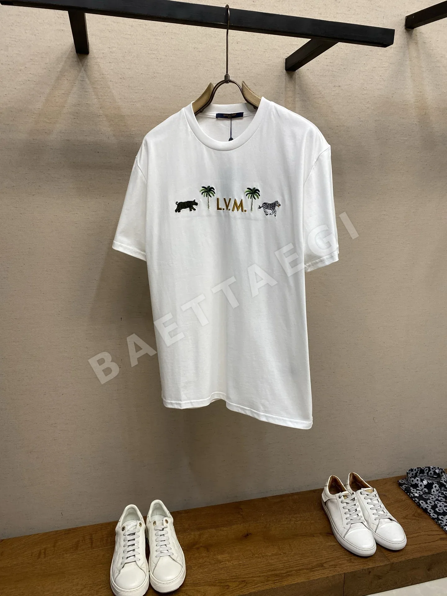 루이비통 남녀공용 코튼 자수 반팔 티셔츠 1100