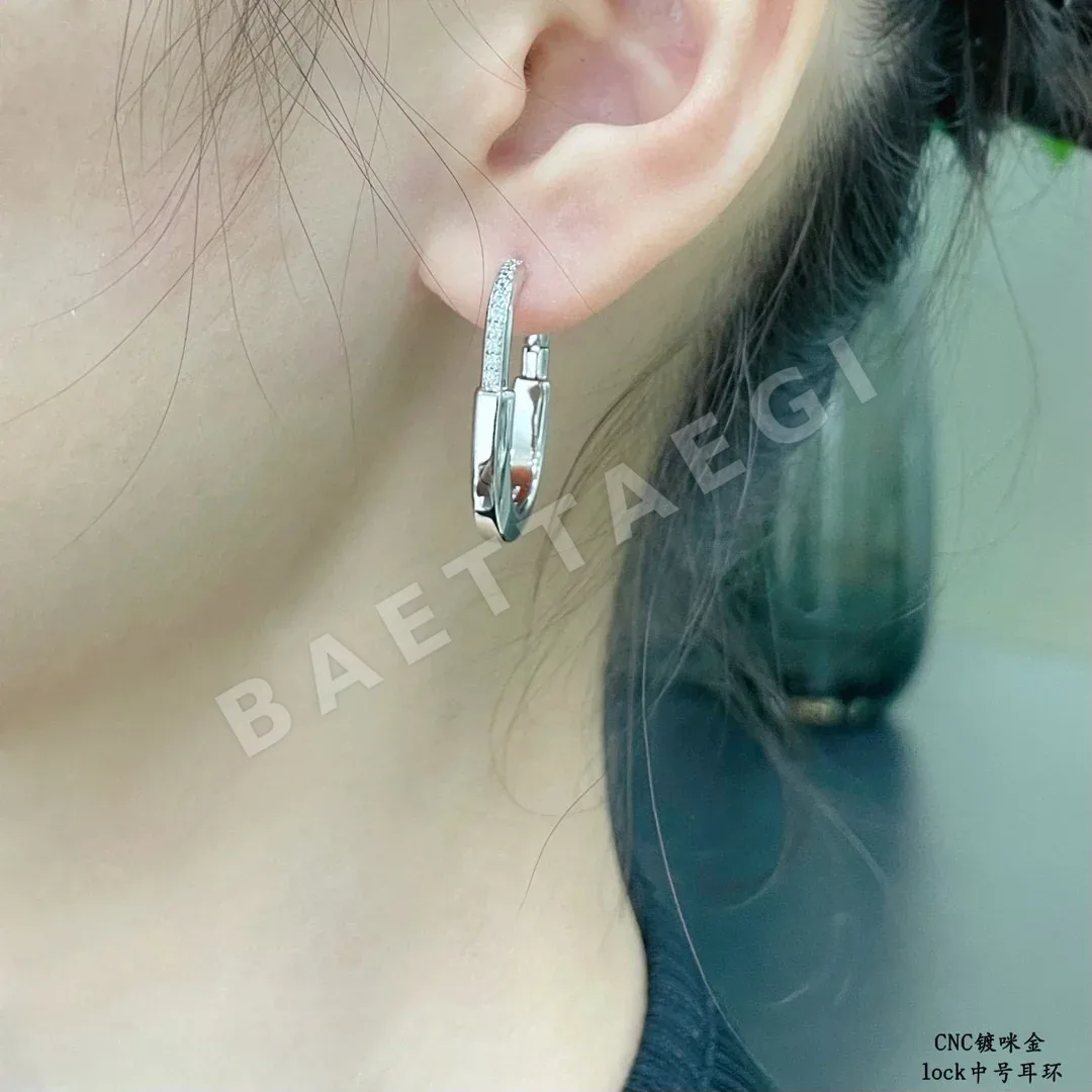 티파니 락 미디움 18K 골드 귀걸이 상세 이미지 2