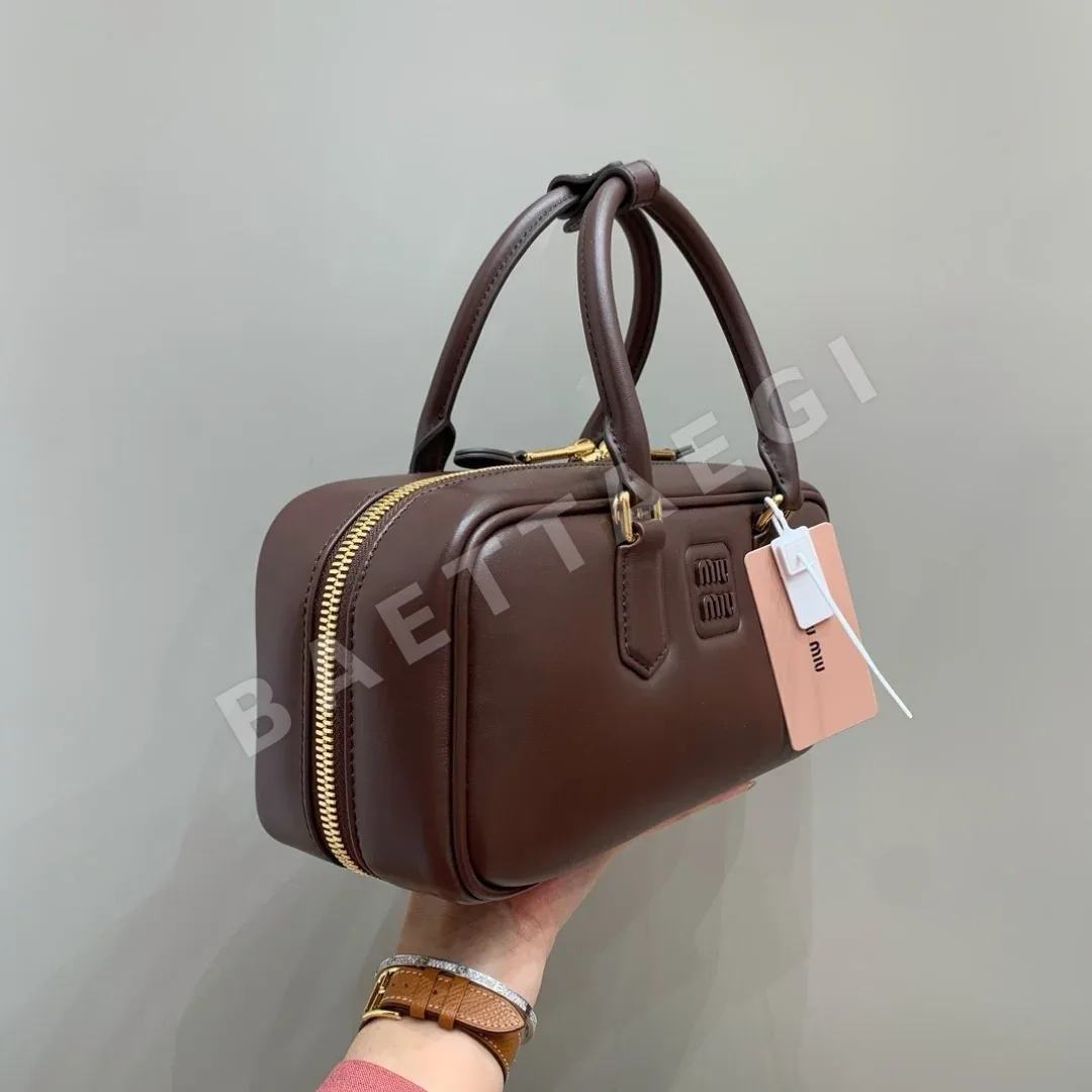 미우미우 베니 카나메모치 나무 중형 가방 5BB148 상세 이미지 3